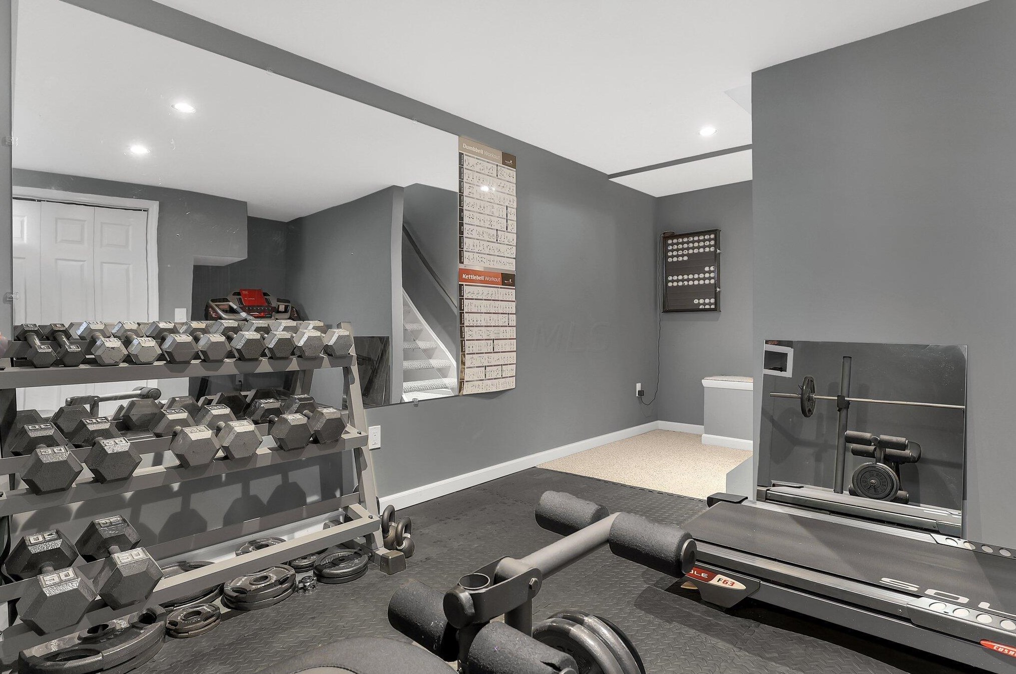 3553 Rosburg Dr, Columbus OH 43228-7073 exterior