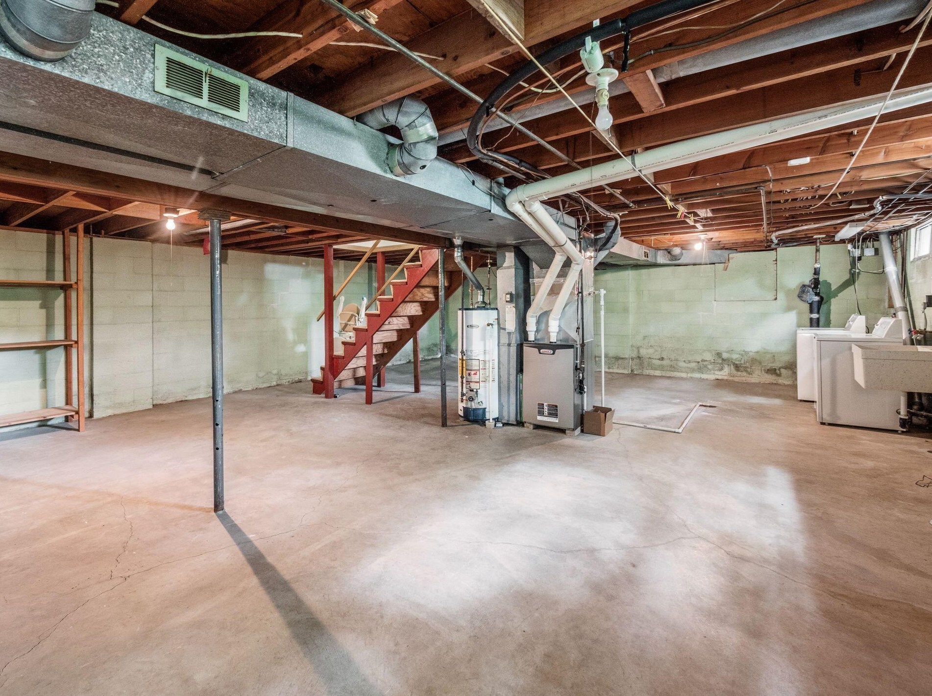 302 Cumberland Dr, Columbus OH 43213-2062 exterior