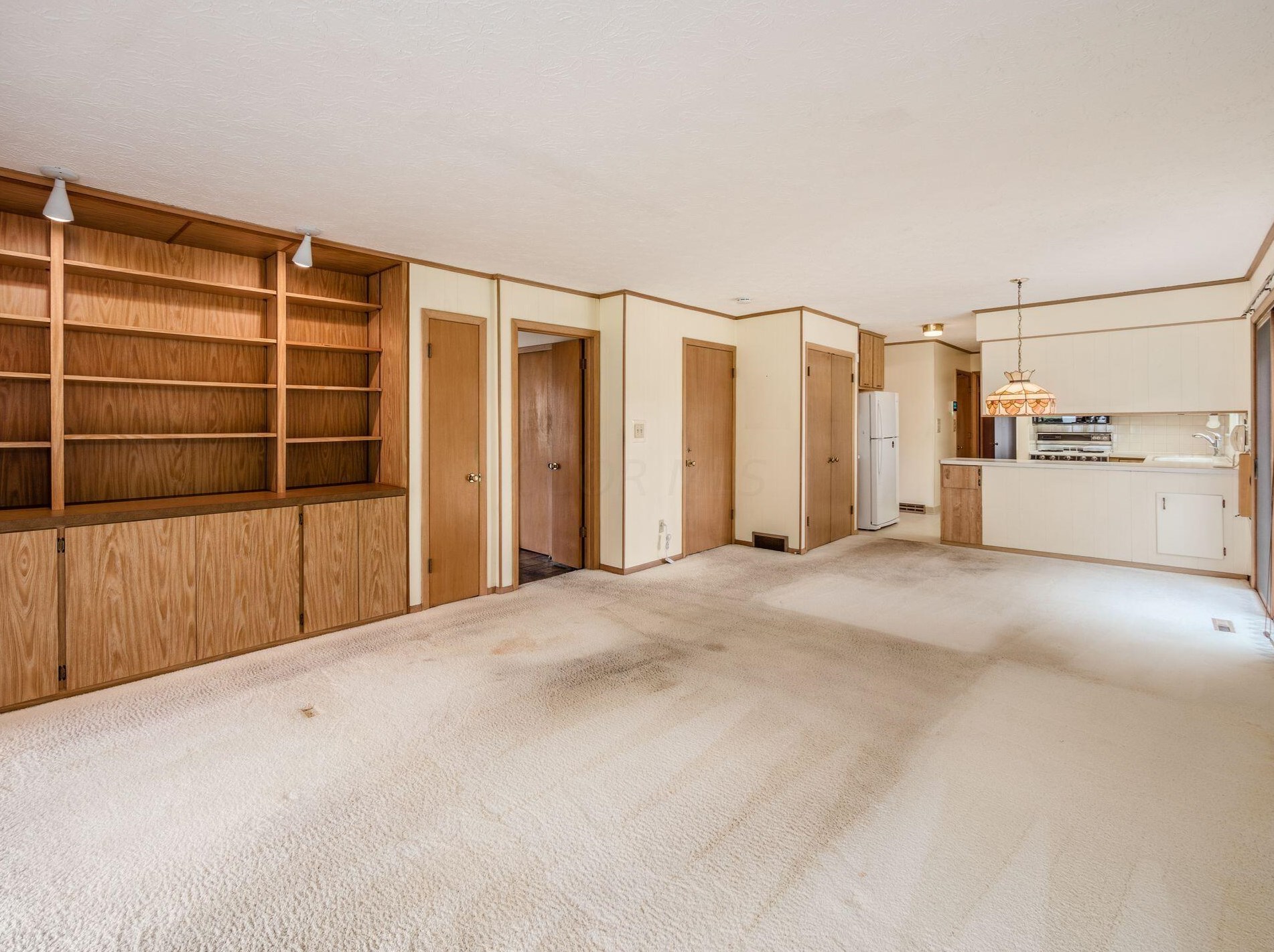 302 Cumberland Dr, Columbus OH 43213-2062 exterior