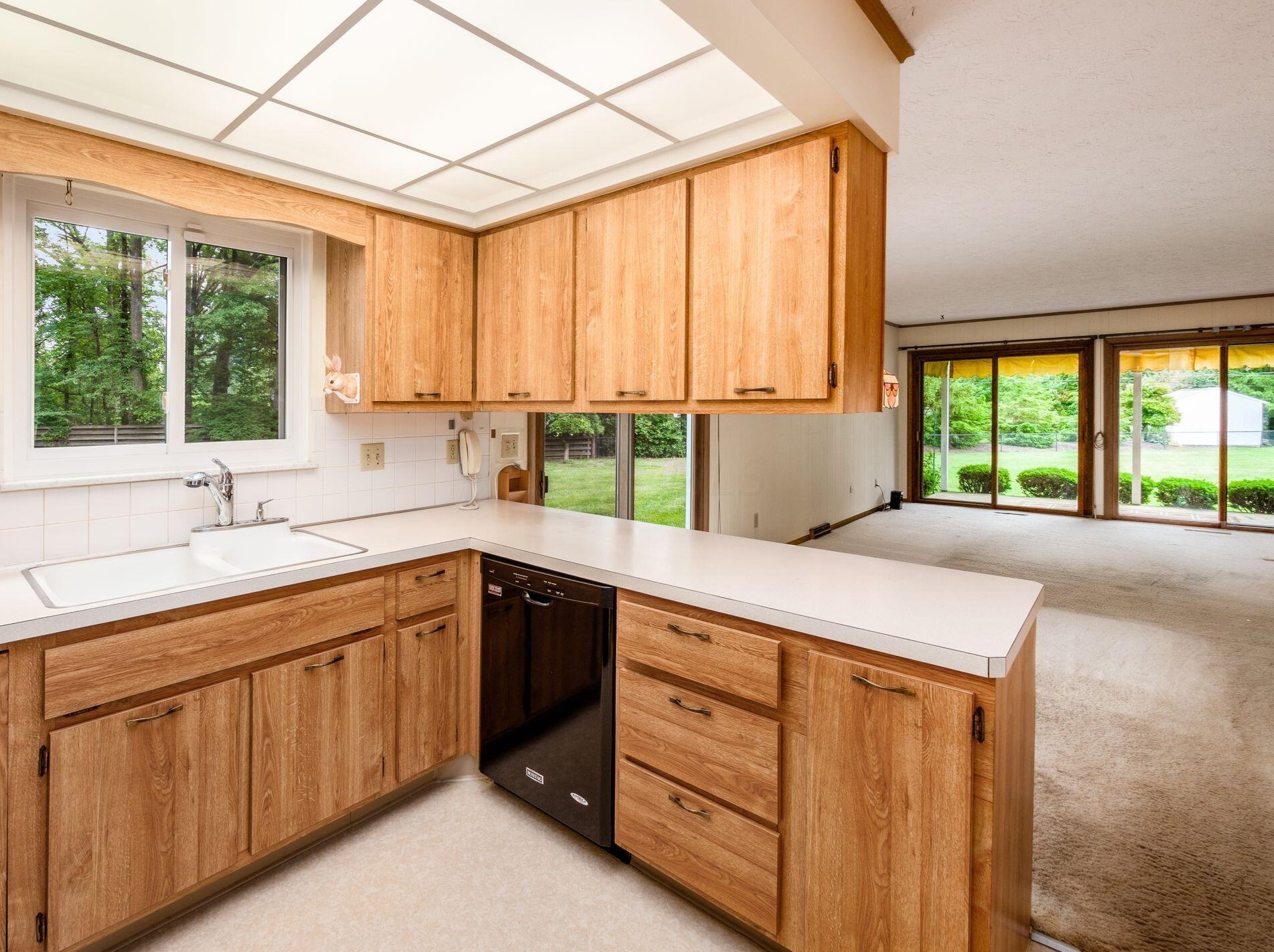 302 Cumberland Dr, Columbus OH 43213-2062 exterior