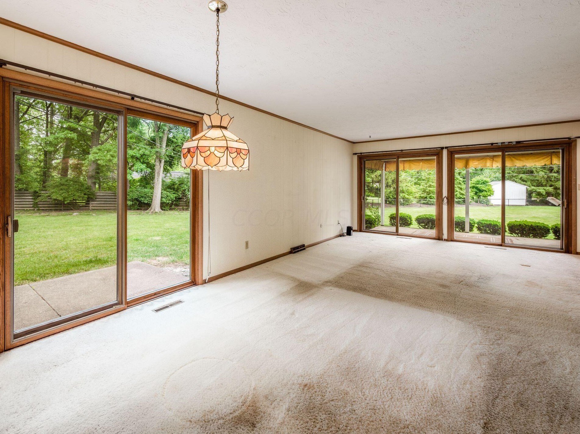 302 Cumberland Dr, Columbus OH 43213-2062 exterior