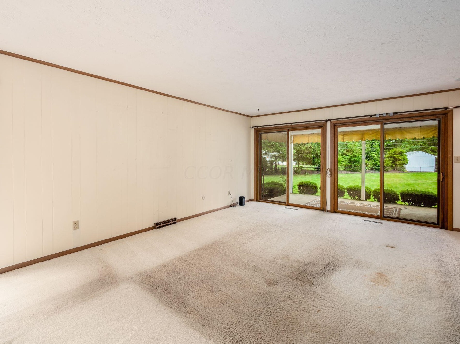 302 Cumberland Dr, Columbus OH 43213-2062 exterior