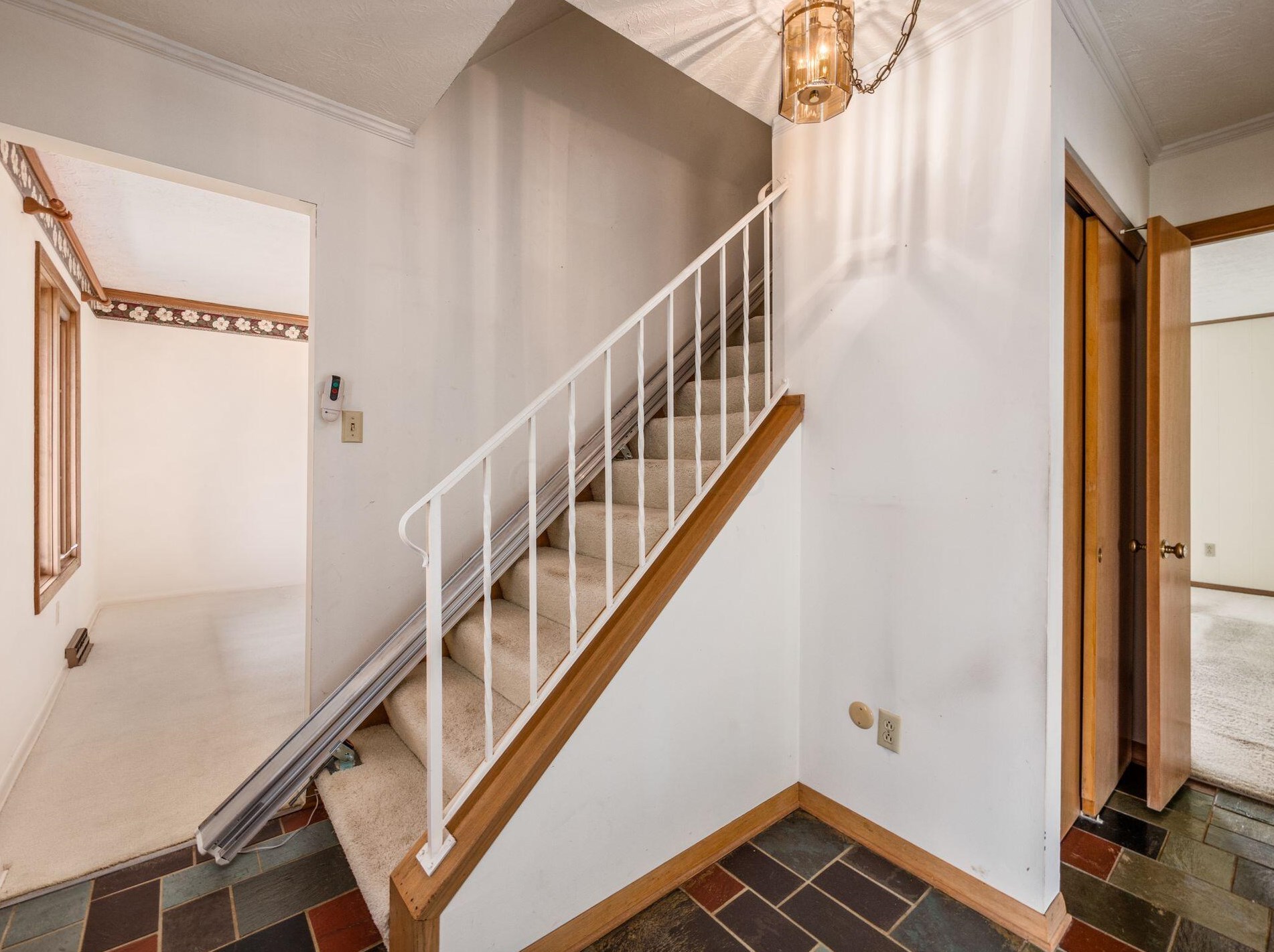 302 Cumberland Dr, Columbus, OH 43213-2059