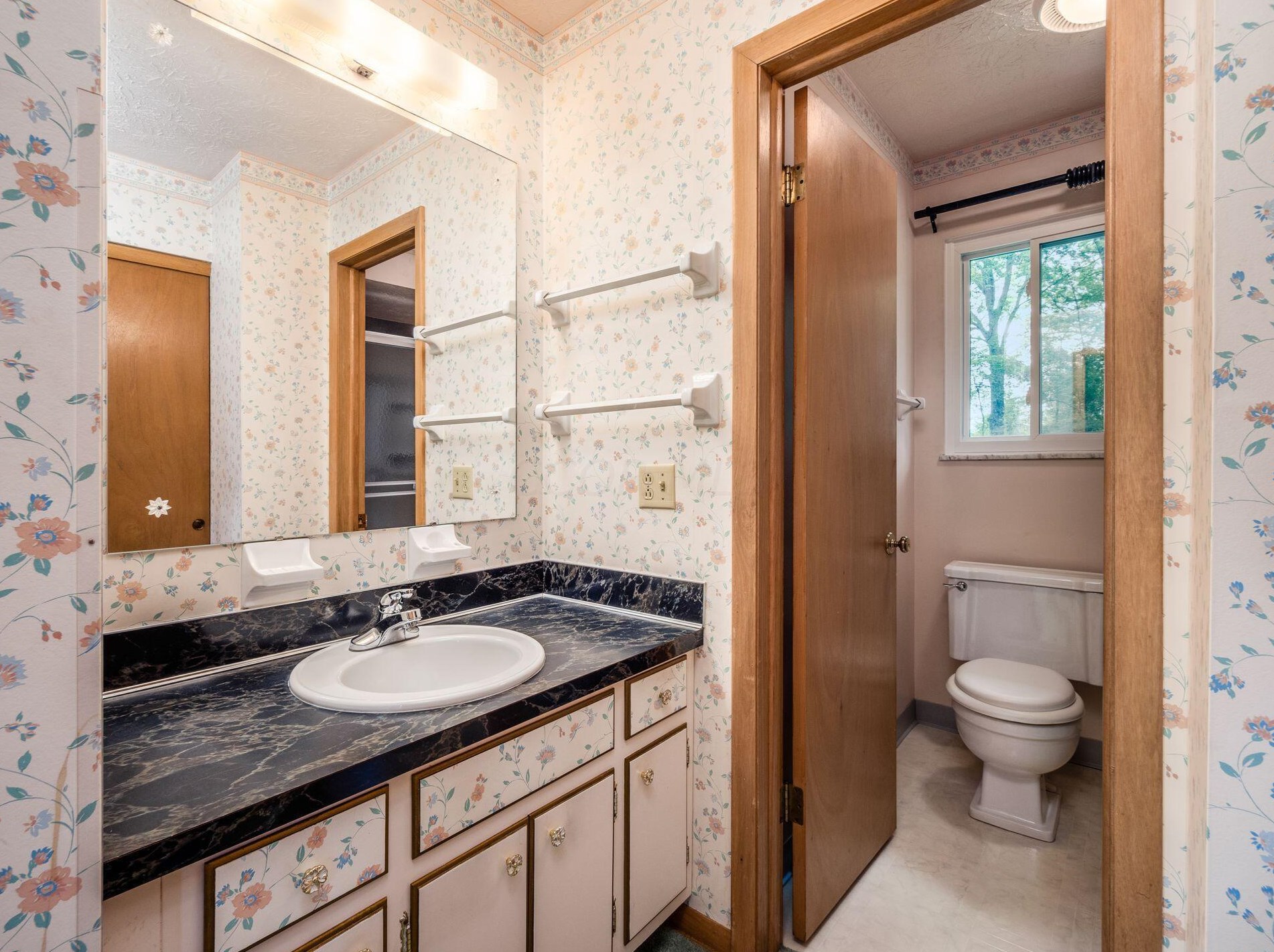 302 Cumberland Dr, Columbus OH 43213-2062 exterior