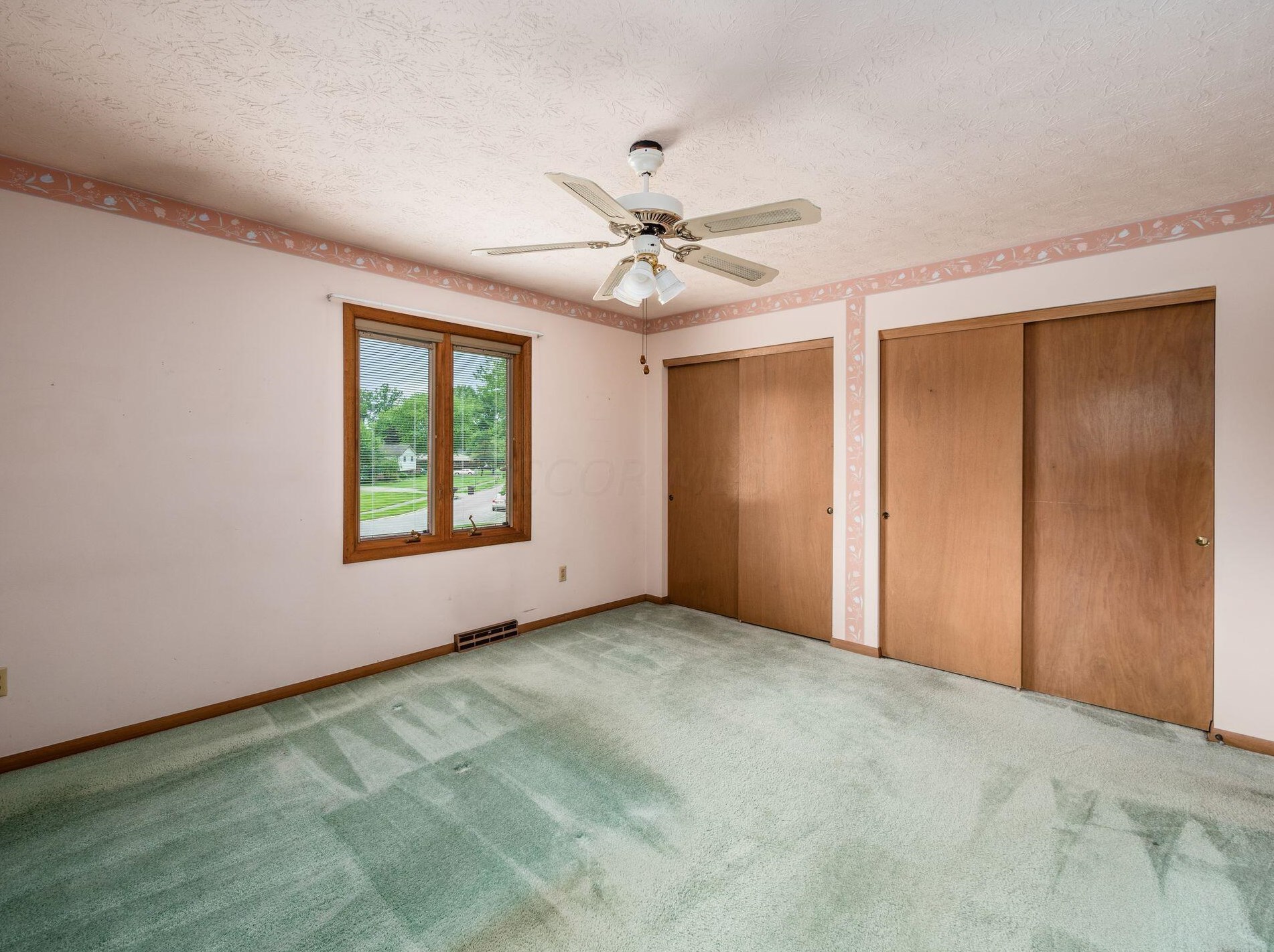 302 Cumberland Dr, Columbus OH 43213-2062 exterior