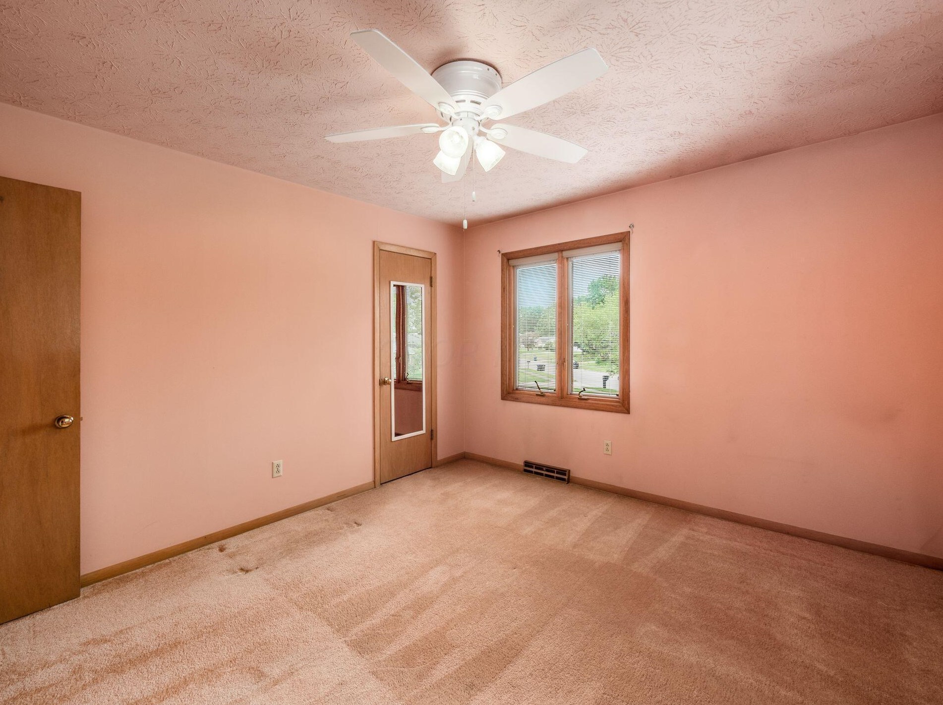 302 Cumberland Dr, Columbus OH 43213-2062 exterior