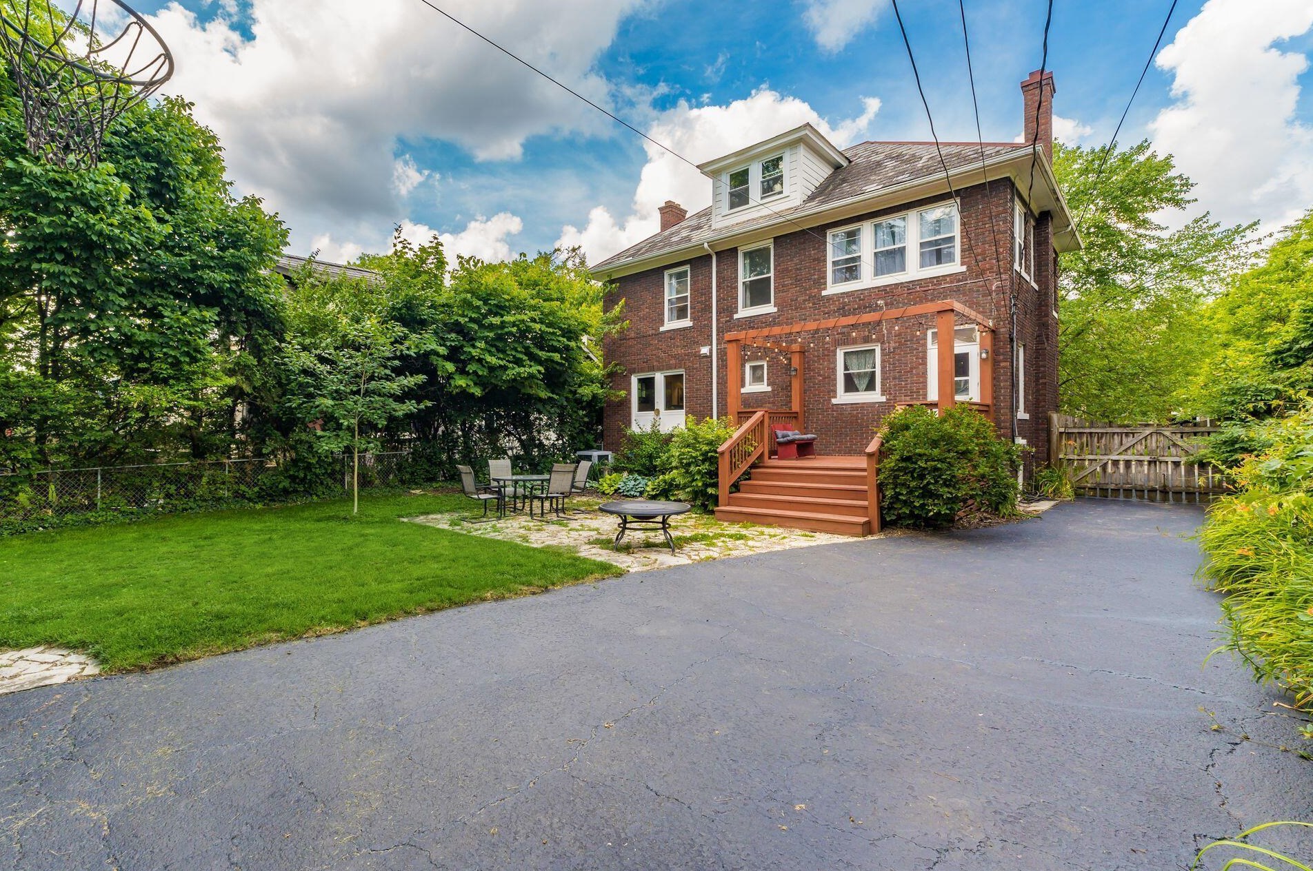 50 Bullitt Park Pl, Columbus OH 43209-1713 exterior