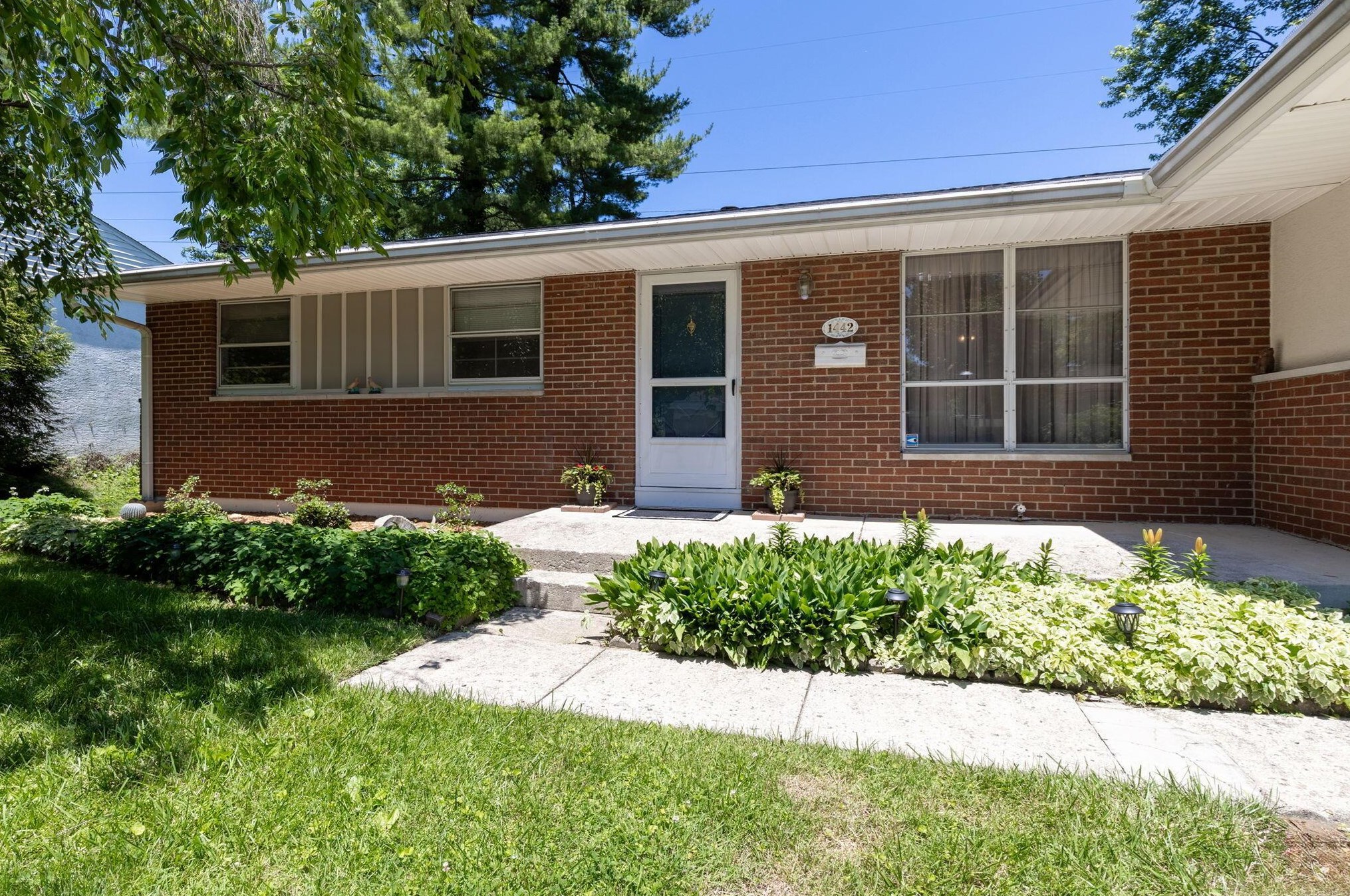 1442 Fullen Rd, Columbus, OH 43229-5149