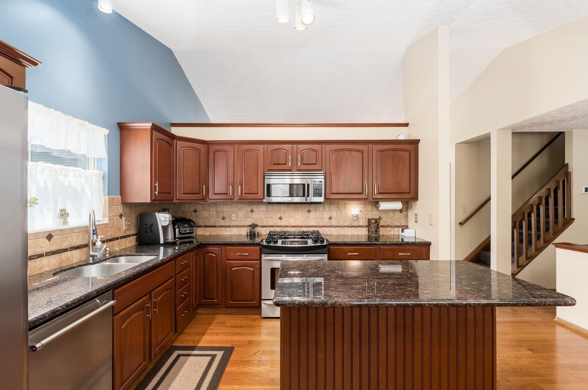 464 Broadview Ct, Pataskala, OH 43062-8144