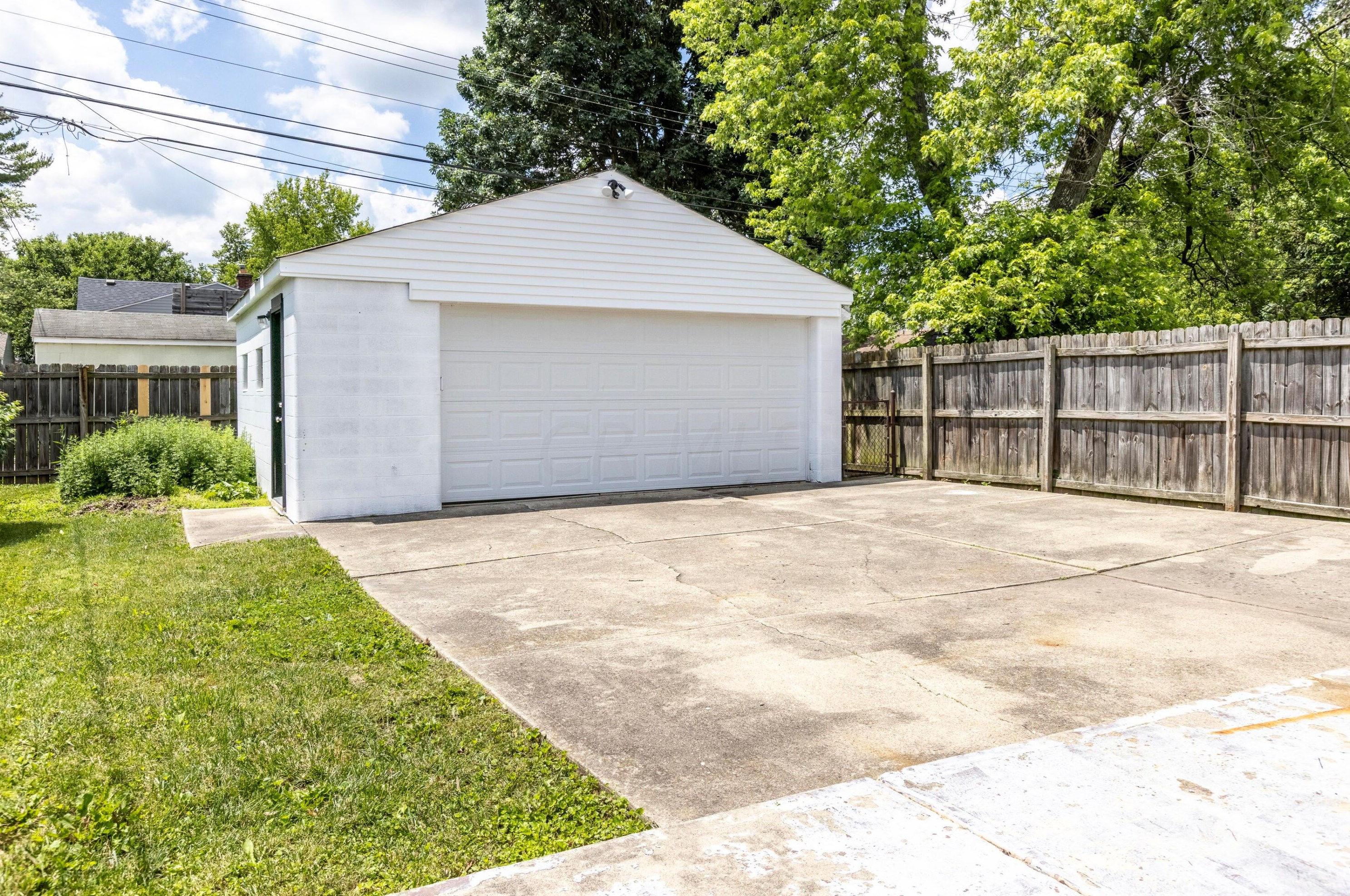 2665 Atwood Ter, Columbus OH 43211-1105 exterior