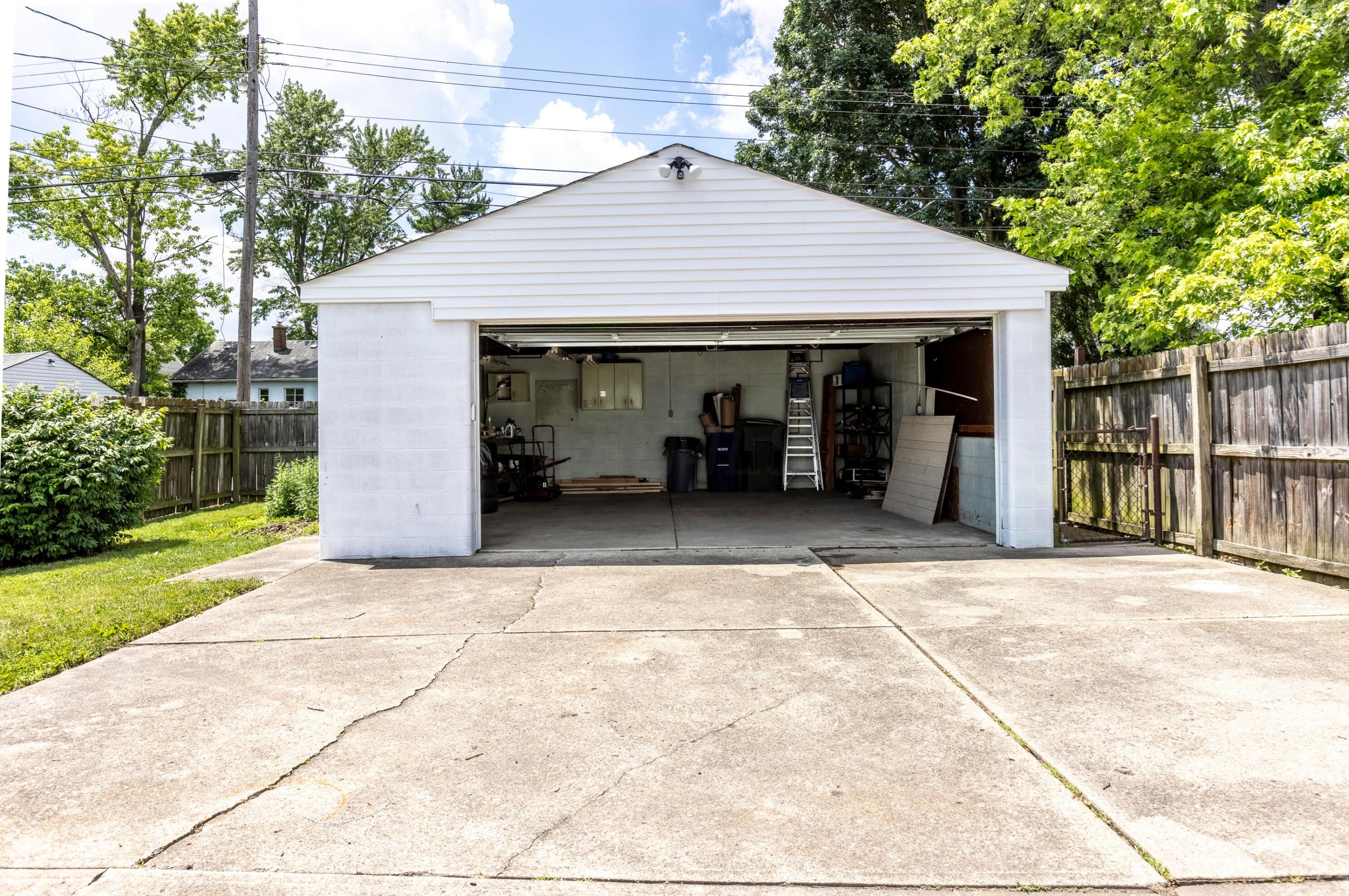 2665 Atwood Ter, Columbus OH 43211-1105 exterior