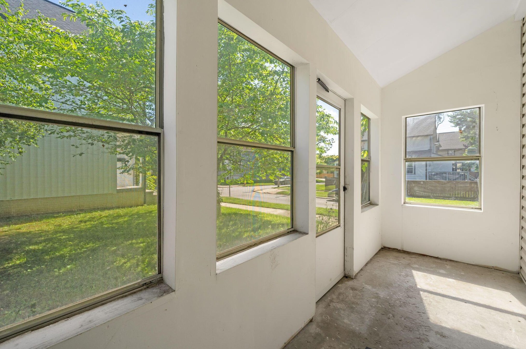1392 6th St, Columbus, OH 43201-2508