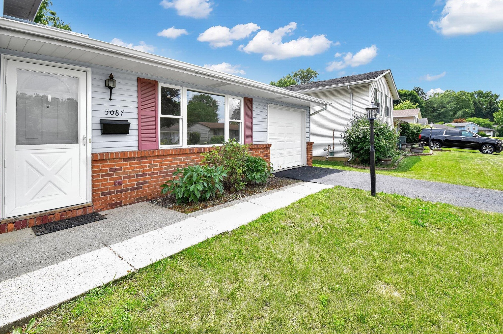 5087 Holbrook Dr, Columbus, OH 43232-4637