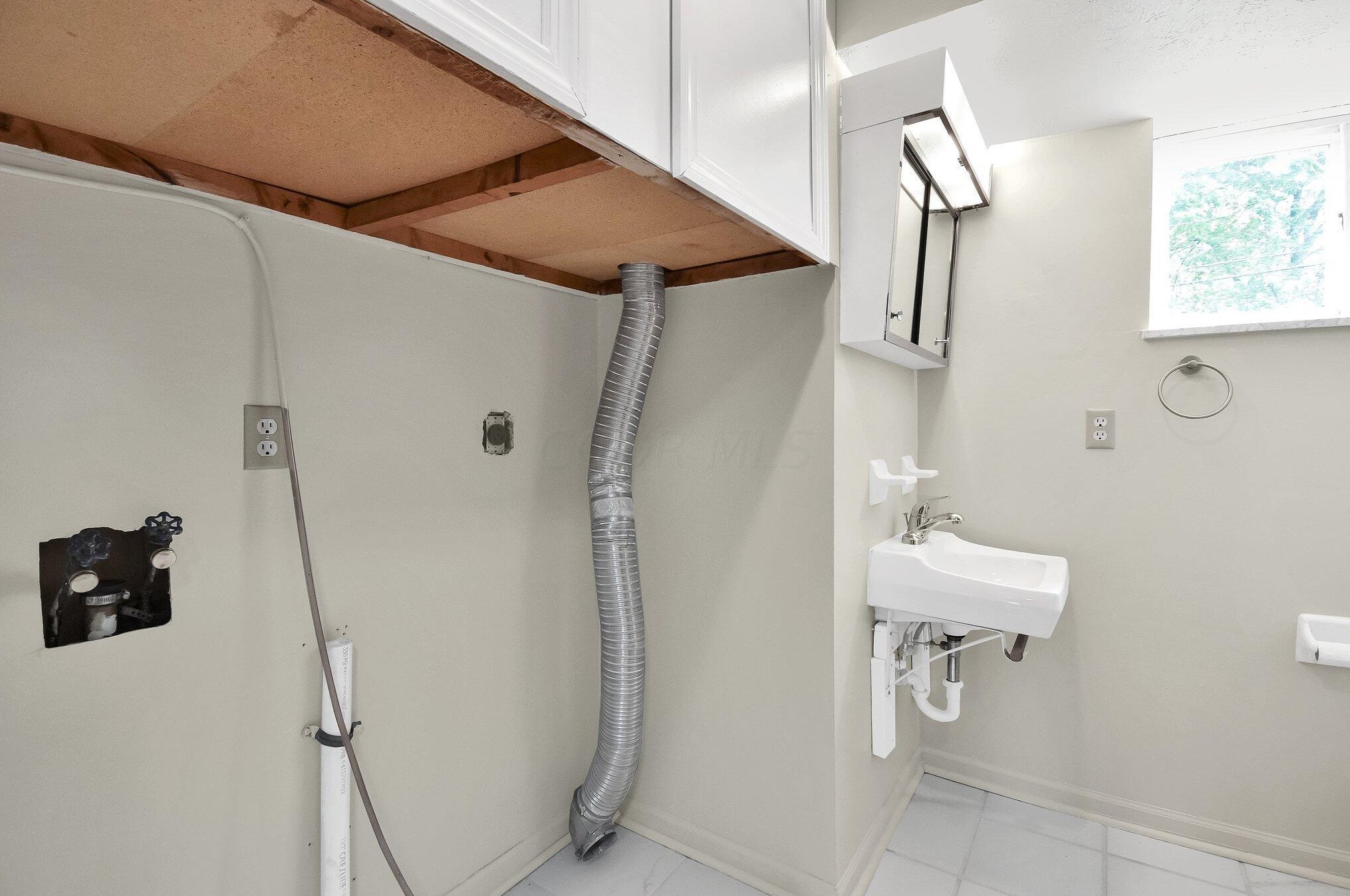 5087 Holbrook Dr, Columbus OH 43232-6604 exterior