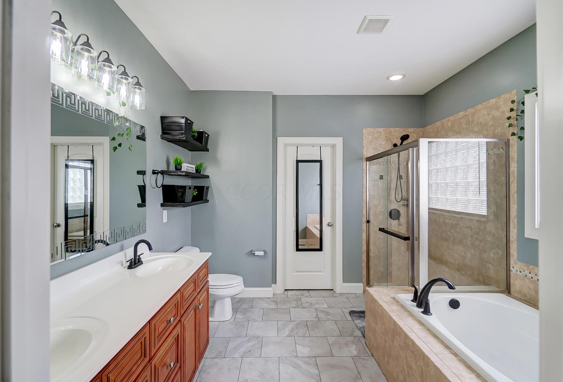 7551 Walnut Dr, Cnl Wnchstr OH 43110-8185 exterior