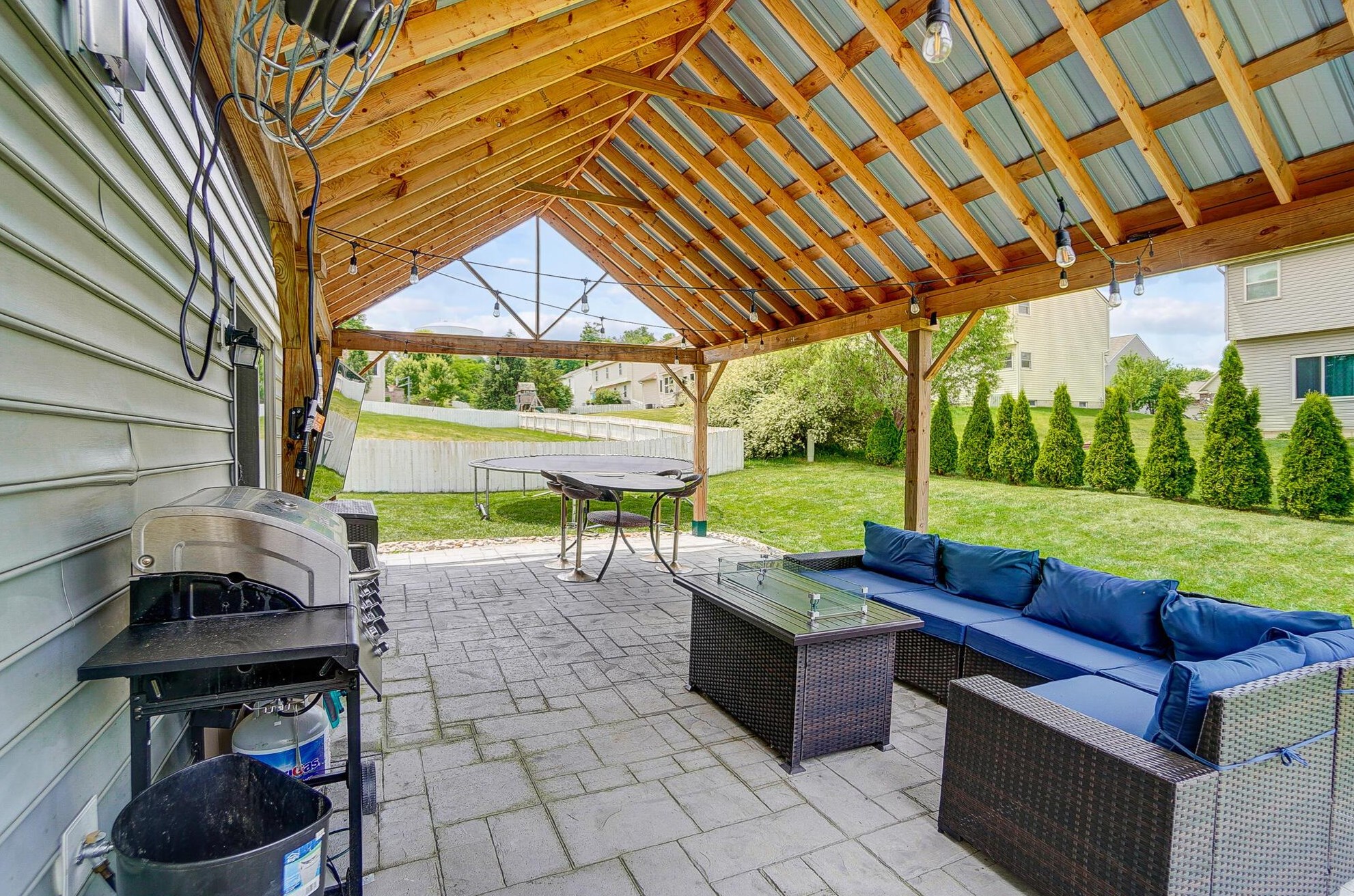 7551 Walnut Dr, Cnl Wnchstr OH 43110-8185 exterior