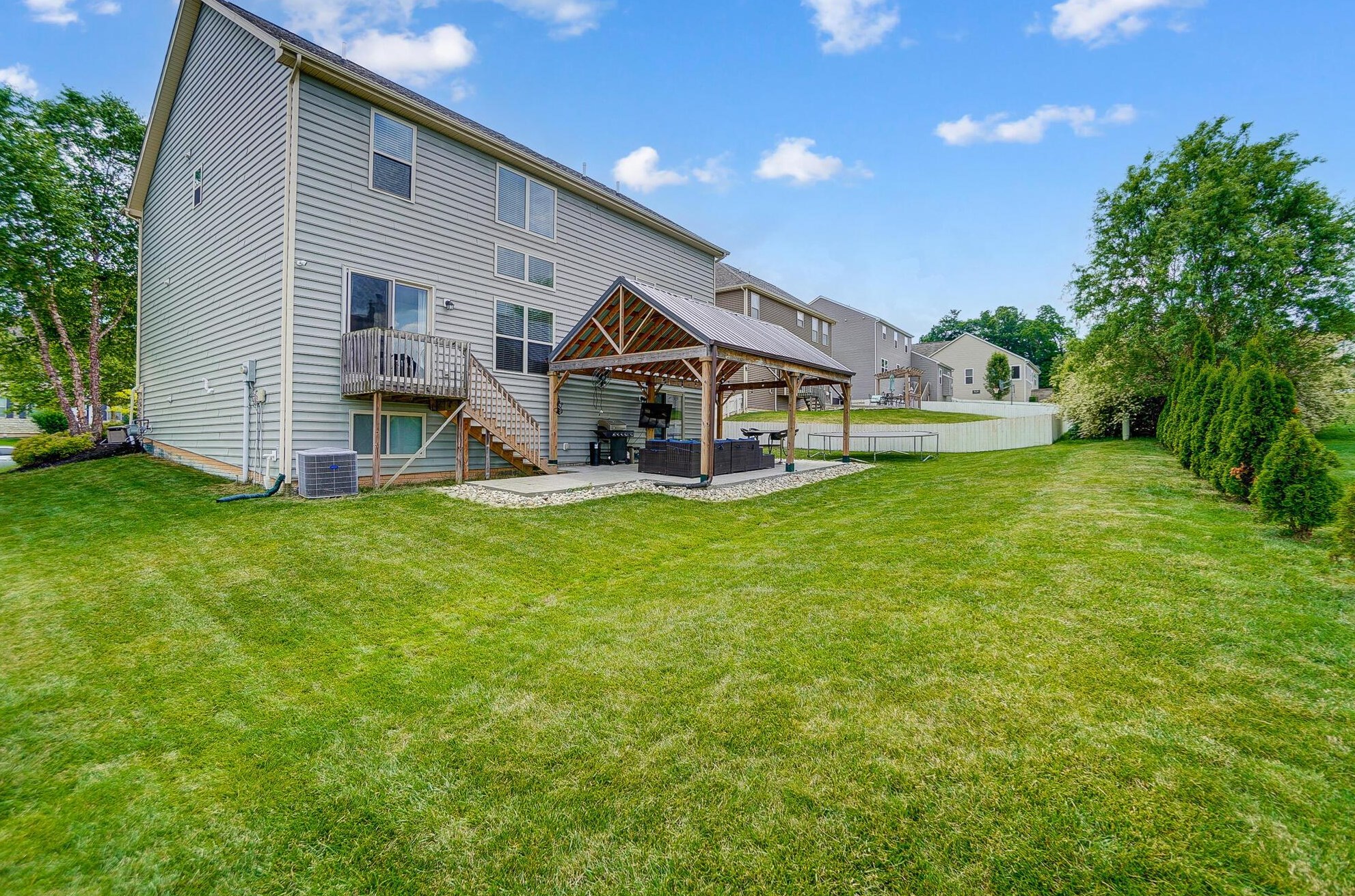 7551 Walnut Dr, Cnl Wnchstr OH 43110-8185 exterior