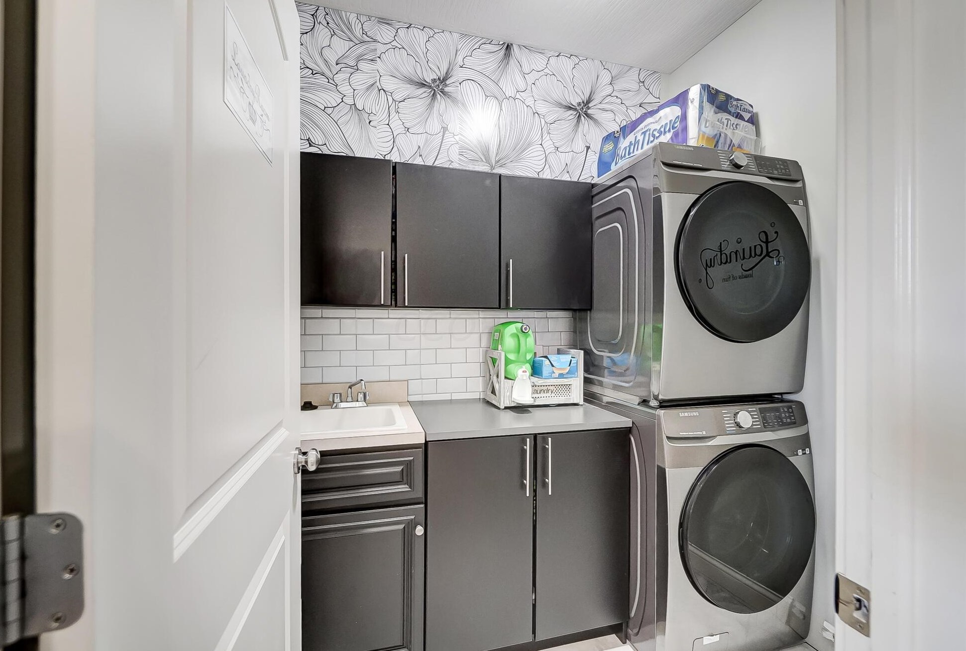 7551 Walnut Dr, Cnl Wnchstr OH 43110-8185 exterior