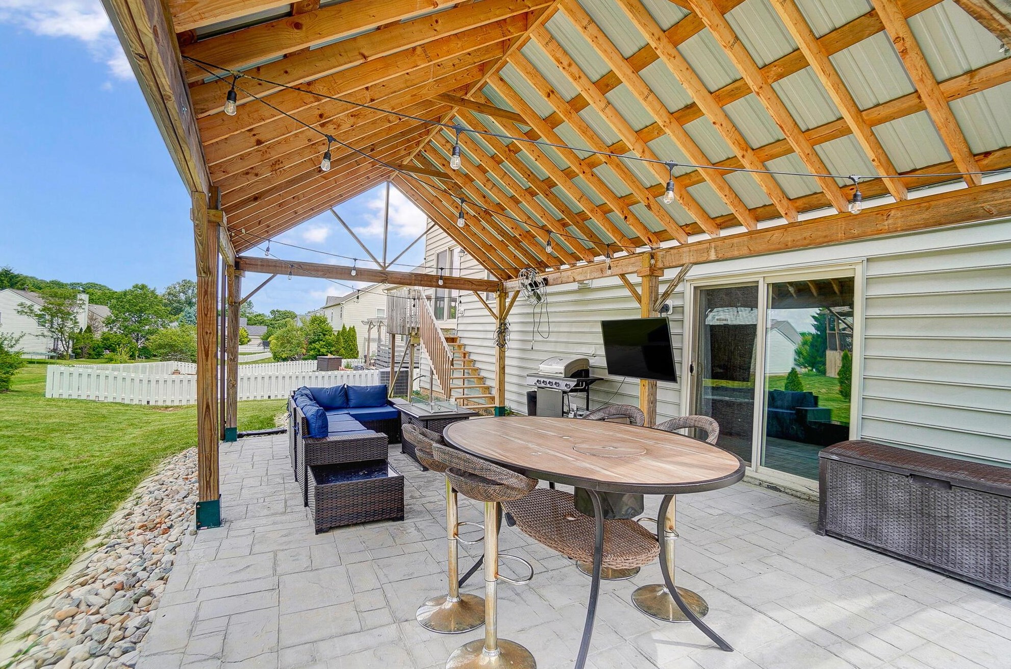 7551 Walnut Dr, Cnl Wnchstr OH 43110-8185 exterior