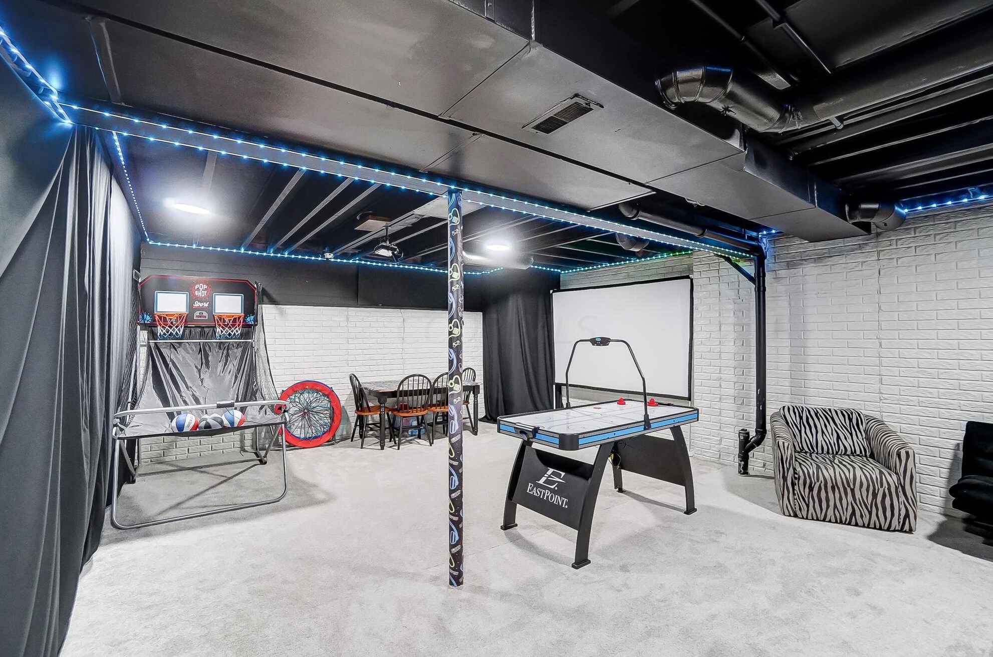 7551 Walnut Dr, Cnl Wnchstr OH 43110-8185 exterior