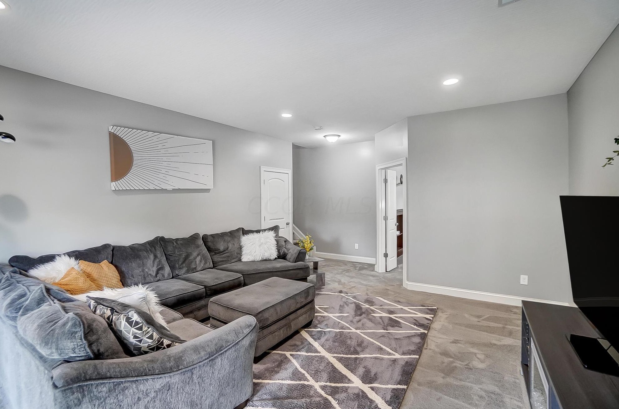 7551 Walnut Dr, Cnl Wnchstr OH 43110-8185 exterior