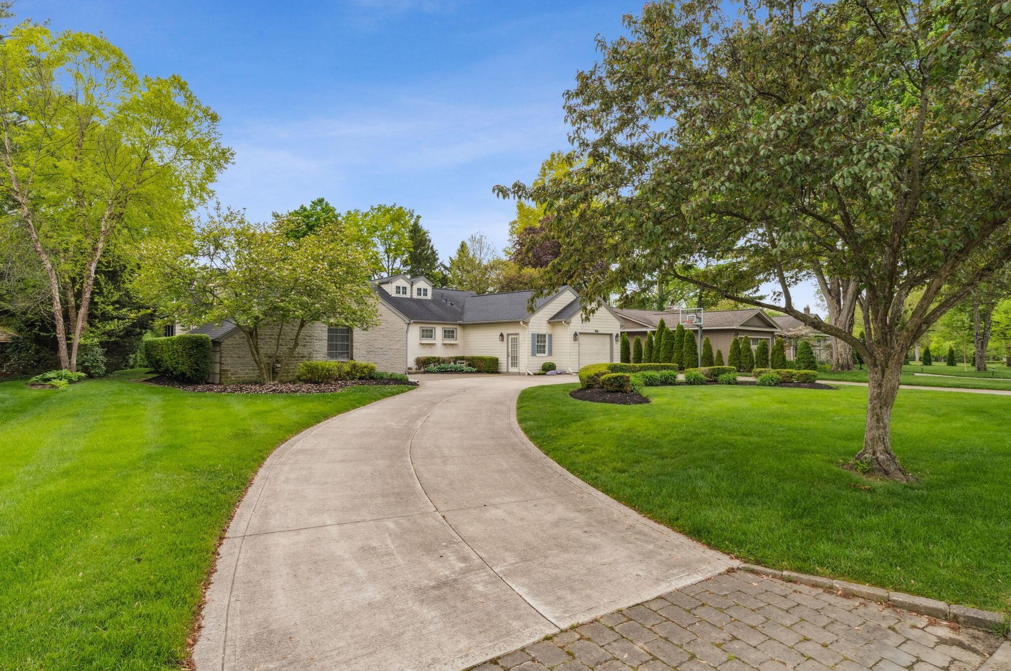 3946 Fairlington Dr, Columbus, OH 43220-4531