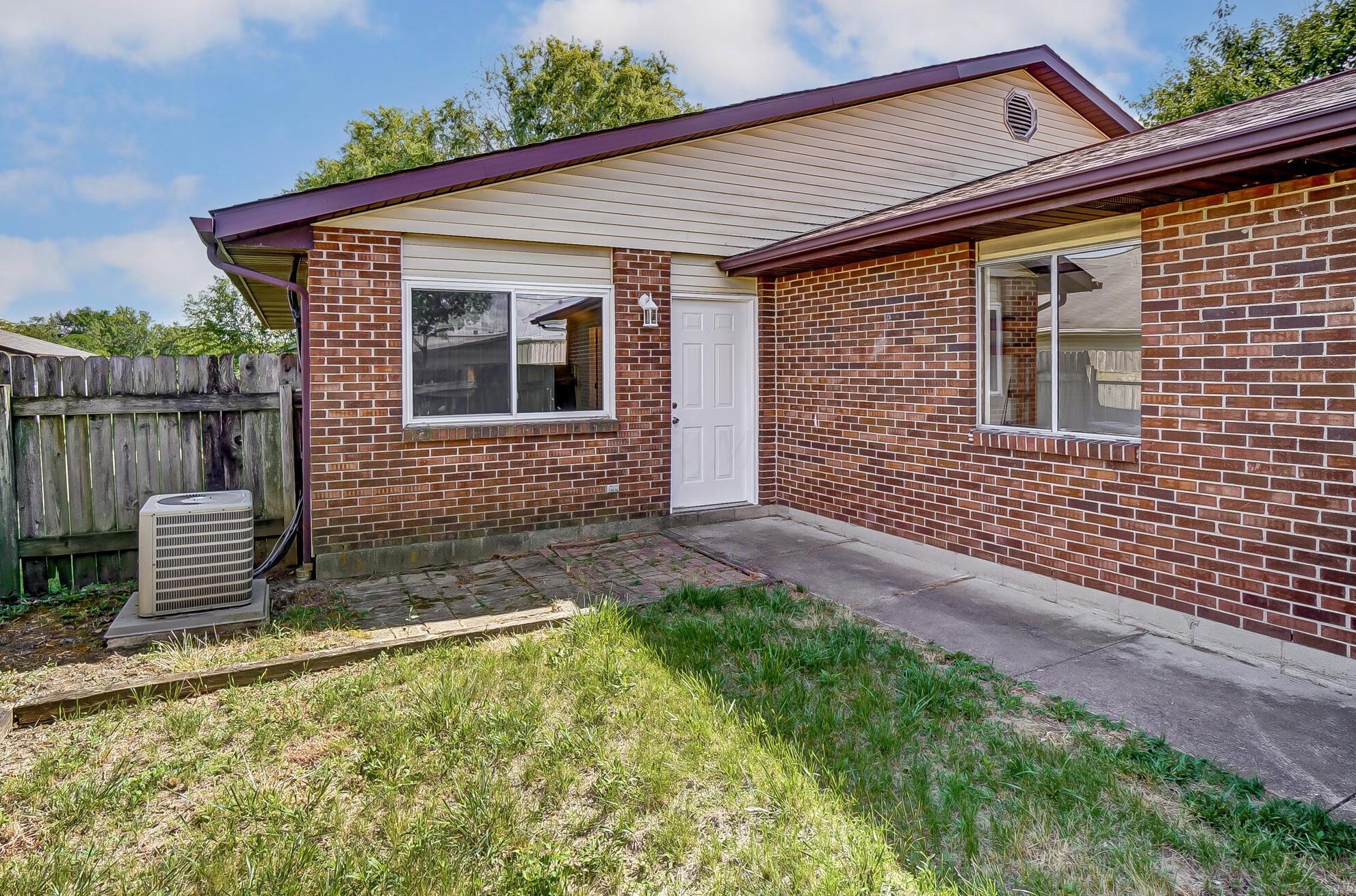 2711 Home Rd, Darbydale, OH 43123-1701