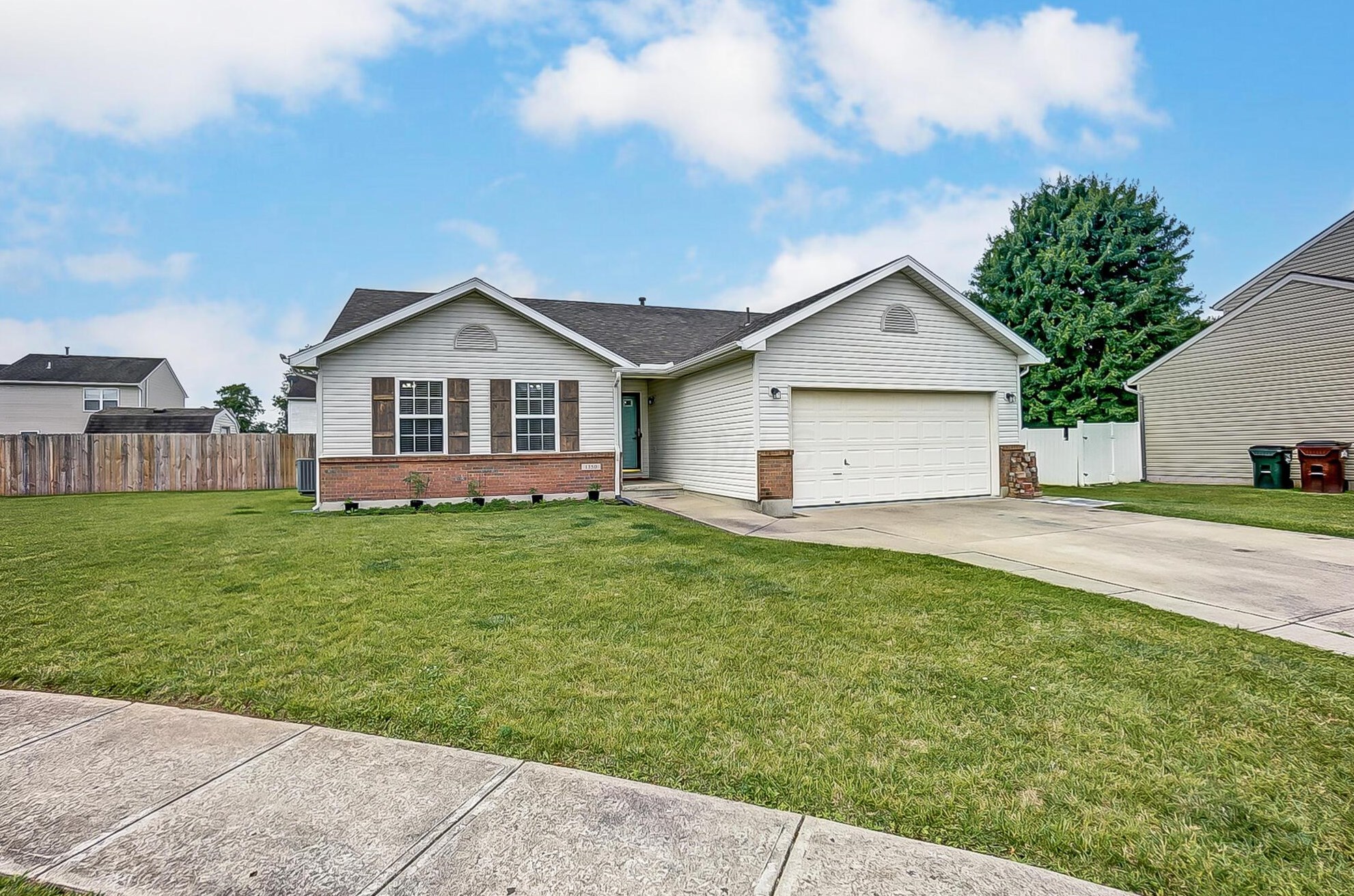 1350 Prem Pl, Xenia, OH 45385-5739