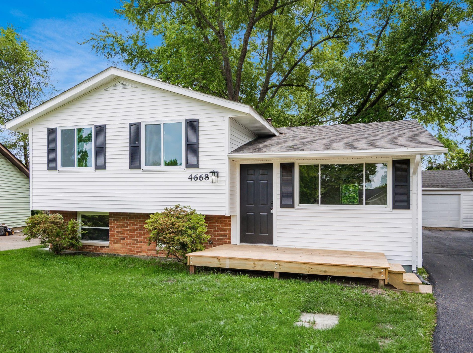 4668 Larkhall Ln, Columbus, OH 43229-5818