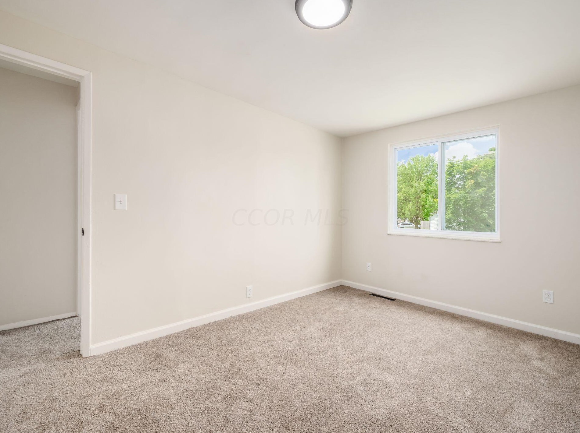 4668 Larkhall Ln, Columbus OH 43229-5818 exterior