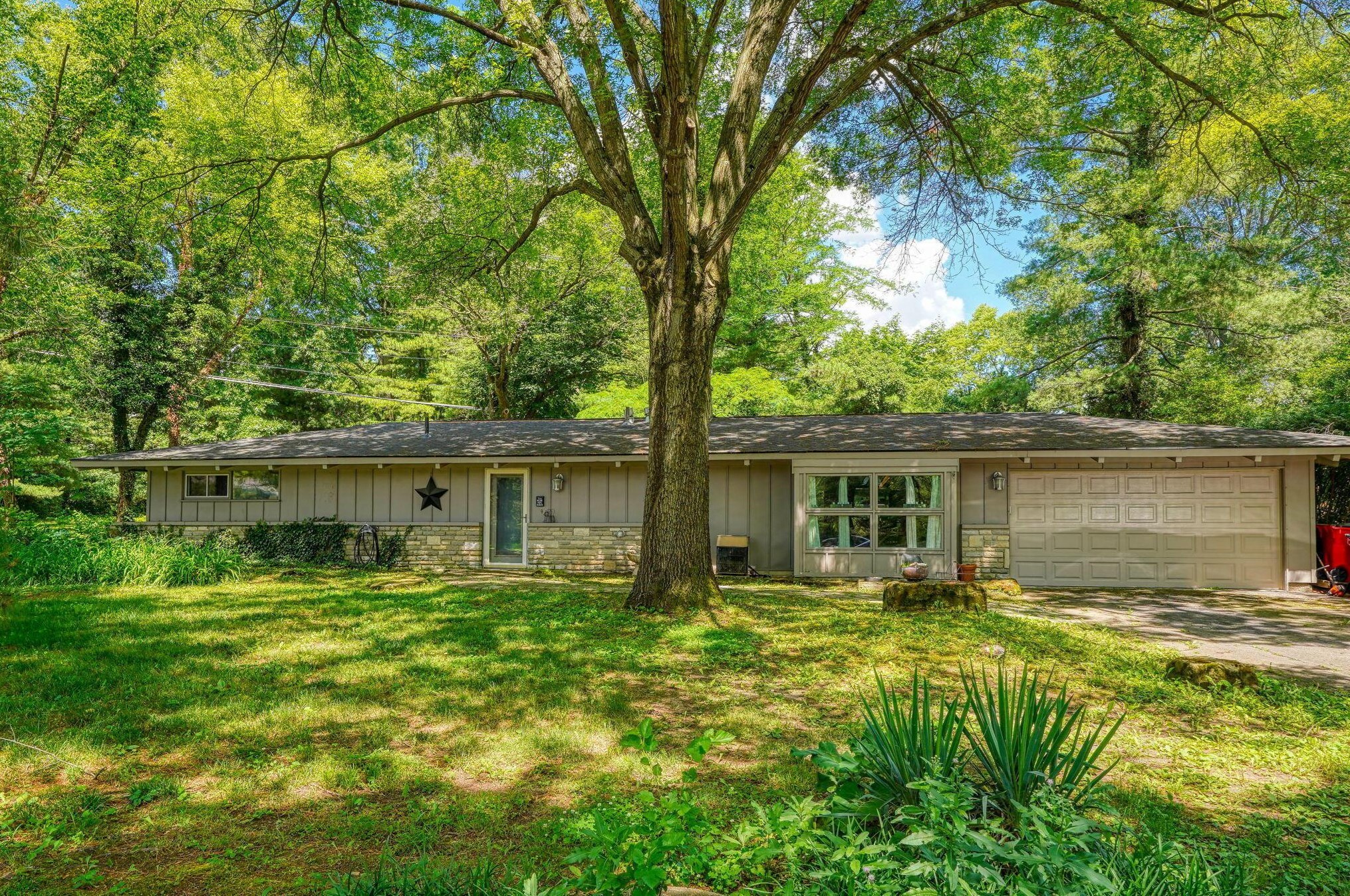3725 Dublin Rd, Columbus, OH 43221-4915