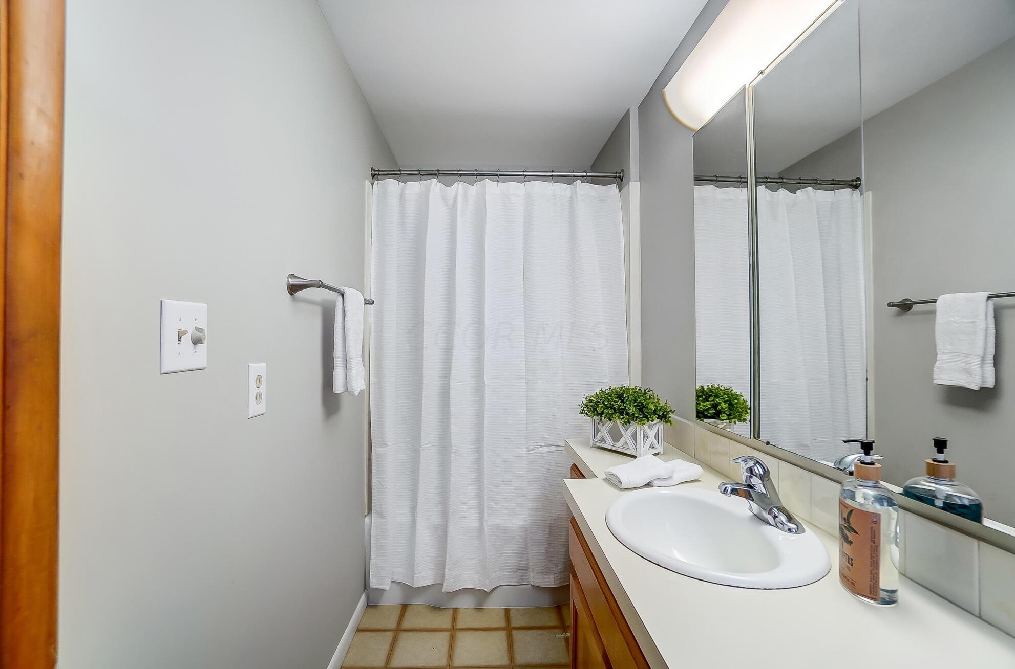 3088 Brandon Rd, Columbus OH 43221-2208 exterior