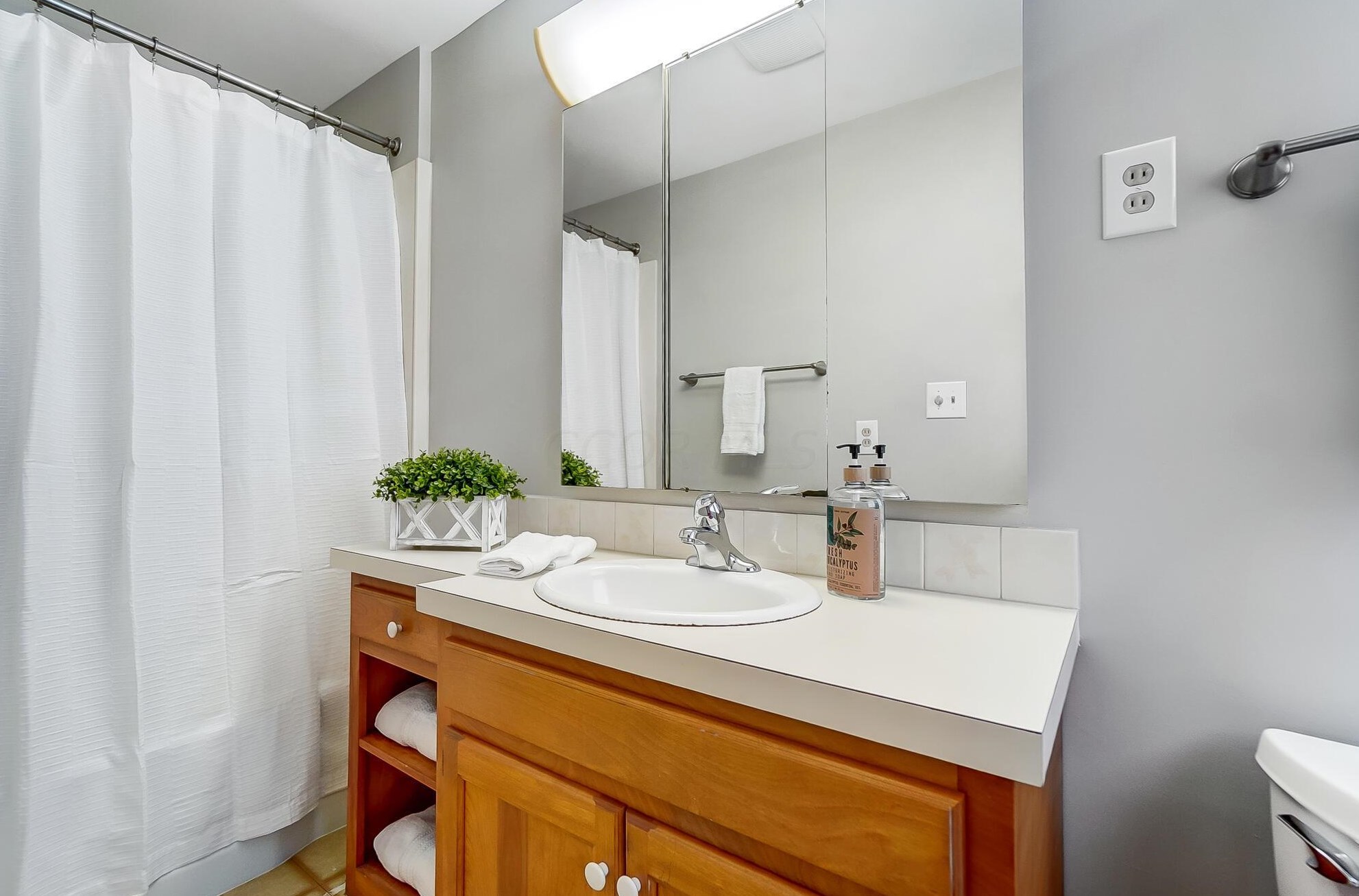 3088 Brandon Rd, Columbus OH 43221-2208 exterior