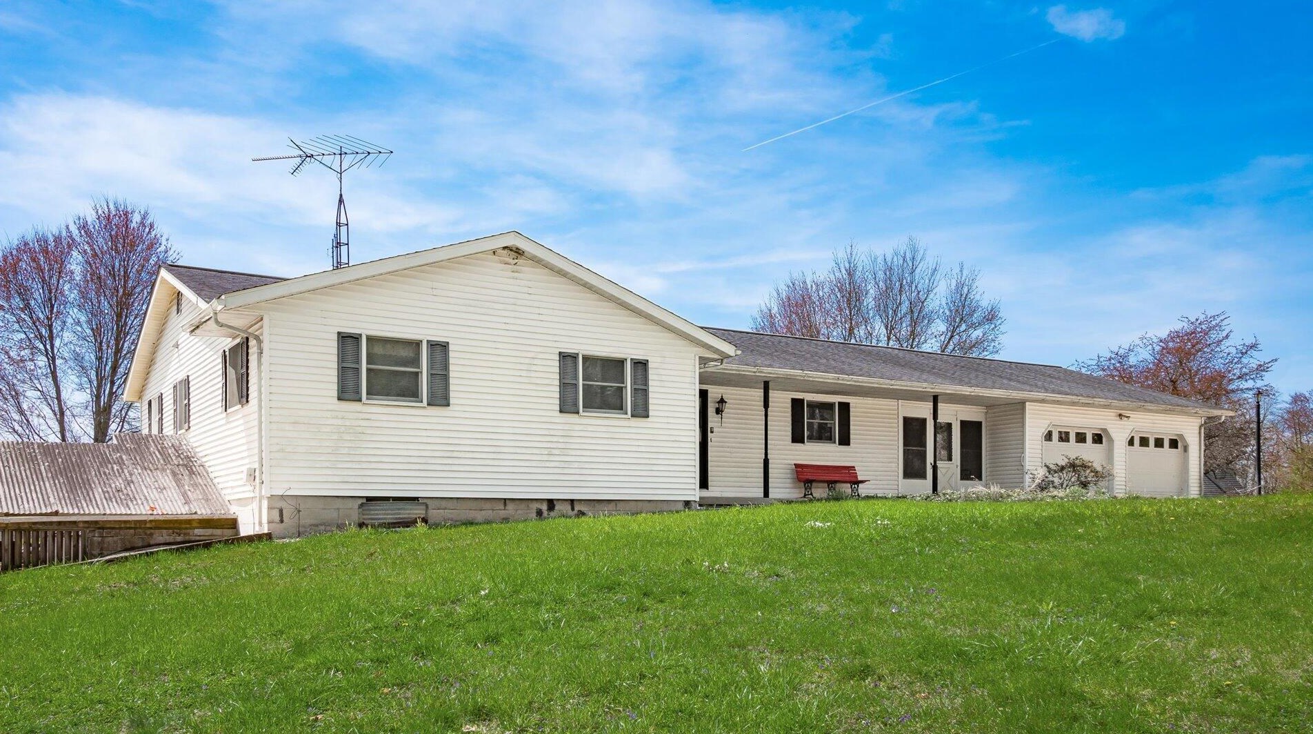 7260 Ridge Rd, Zanesville, OH 43701