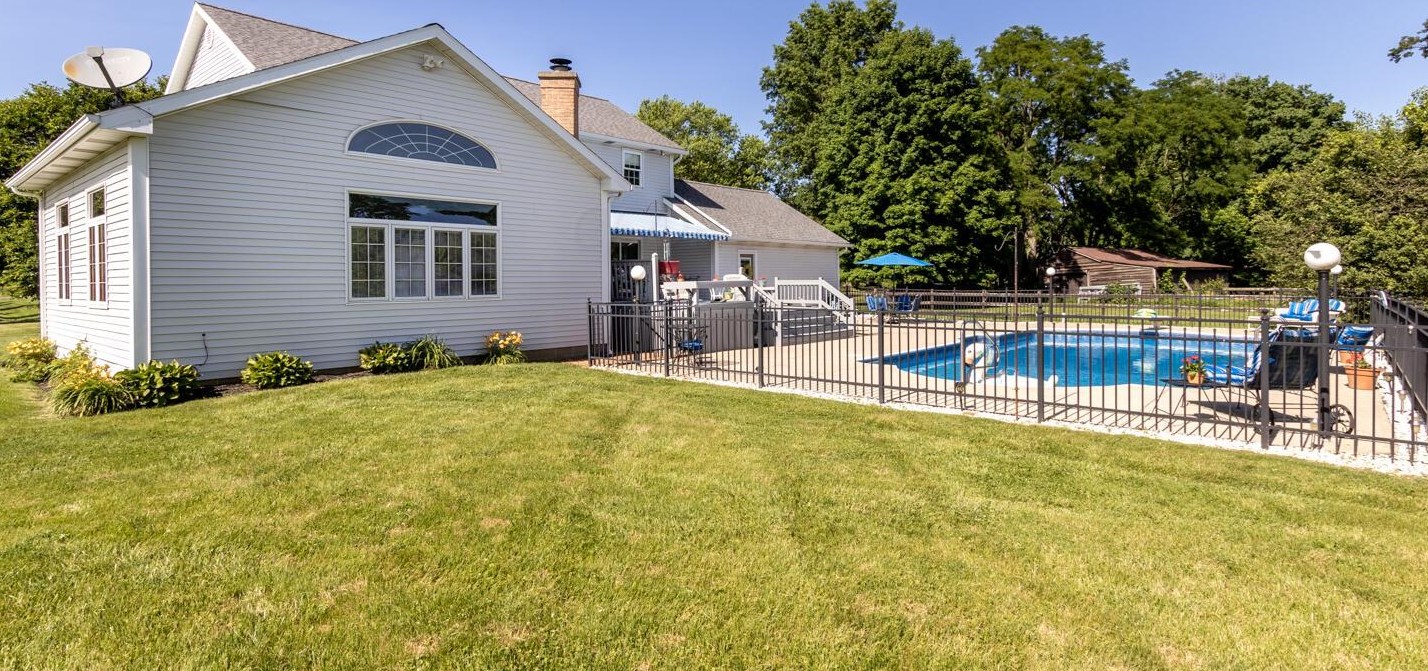 3340 Old Ml Rd, Lancaster OH 43130-9750 exterior