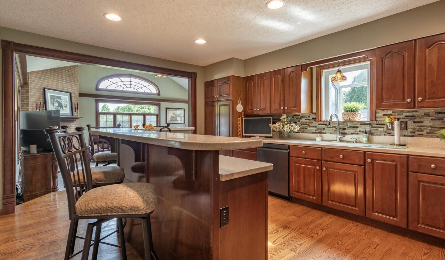 3340 Old Ml Rd, Lancaster OH 43130-9750 exterior