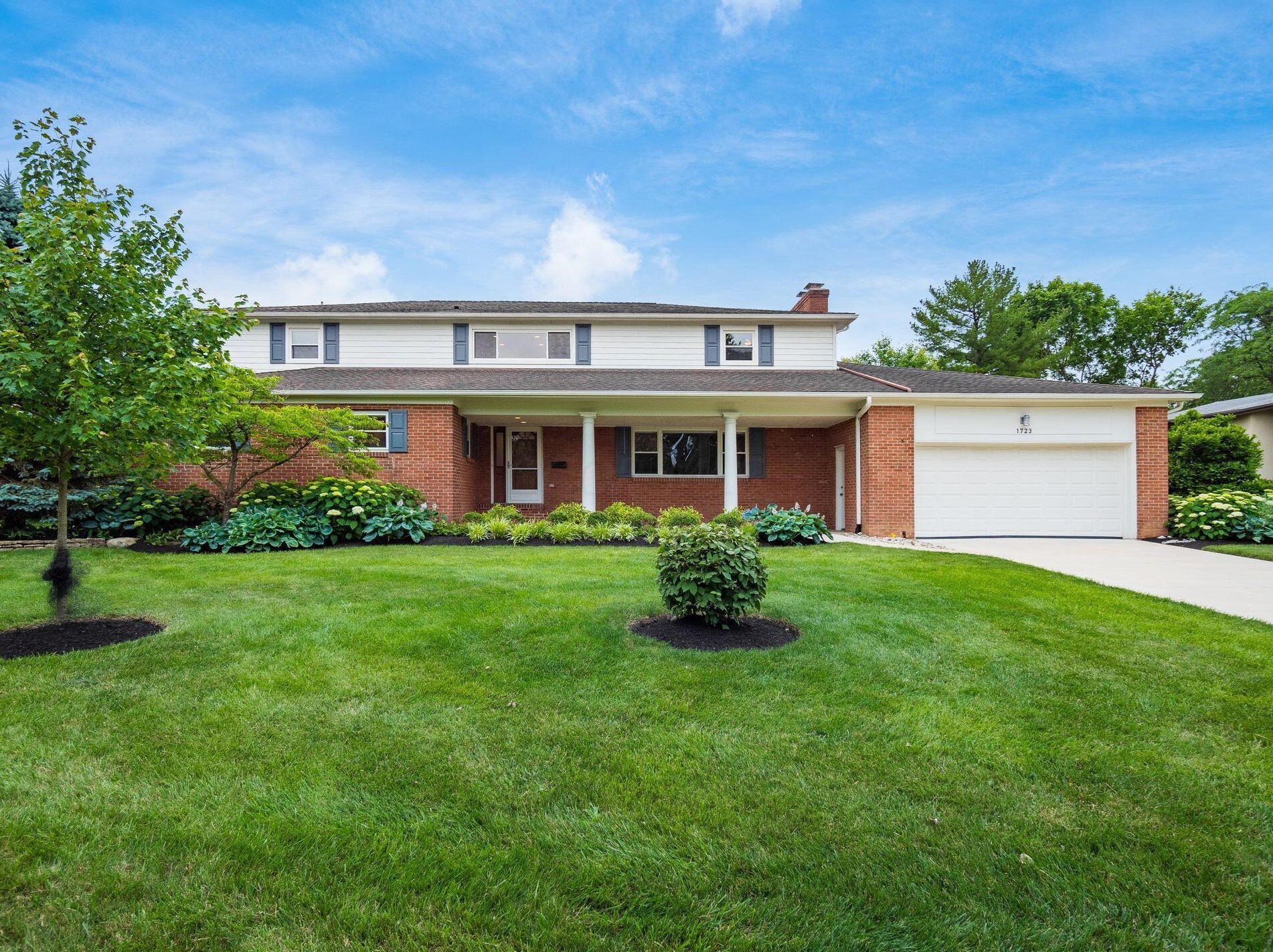 1723 Grace Ln, Columbus, OH 43220-4903