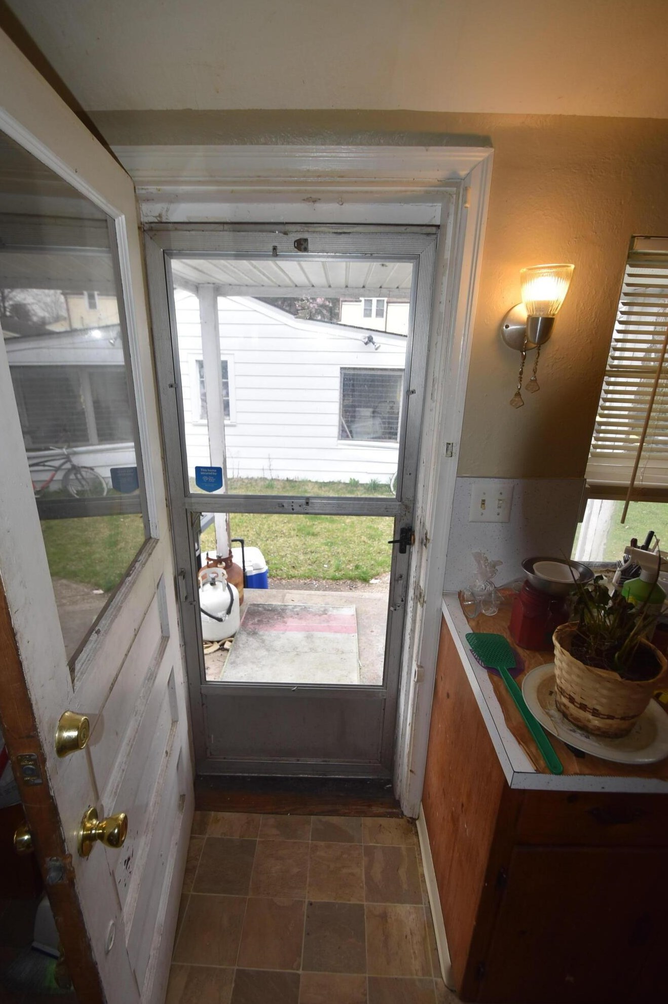 966 Pierce Ave, Columbus OH 43227-1255 exterior