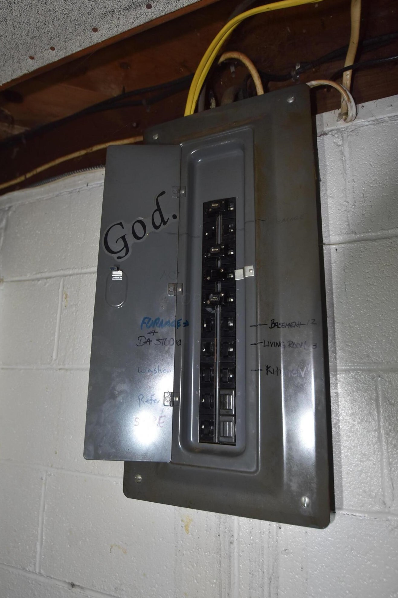 966 Pierce Ave, Columbus OH 43227-1255 exterior