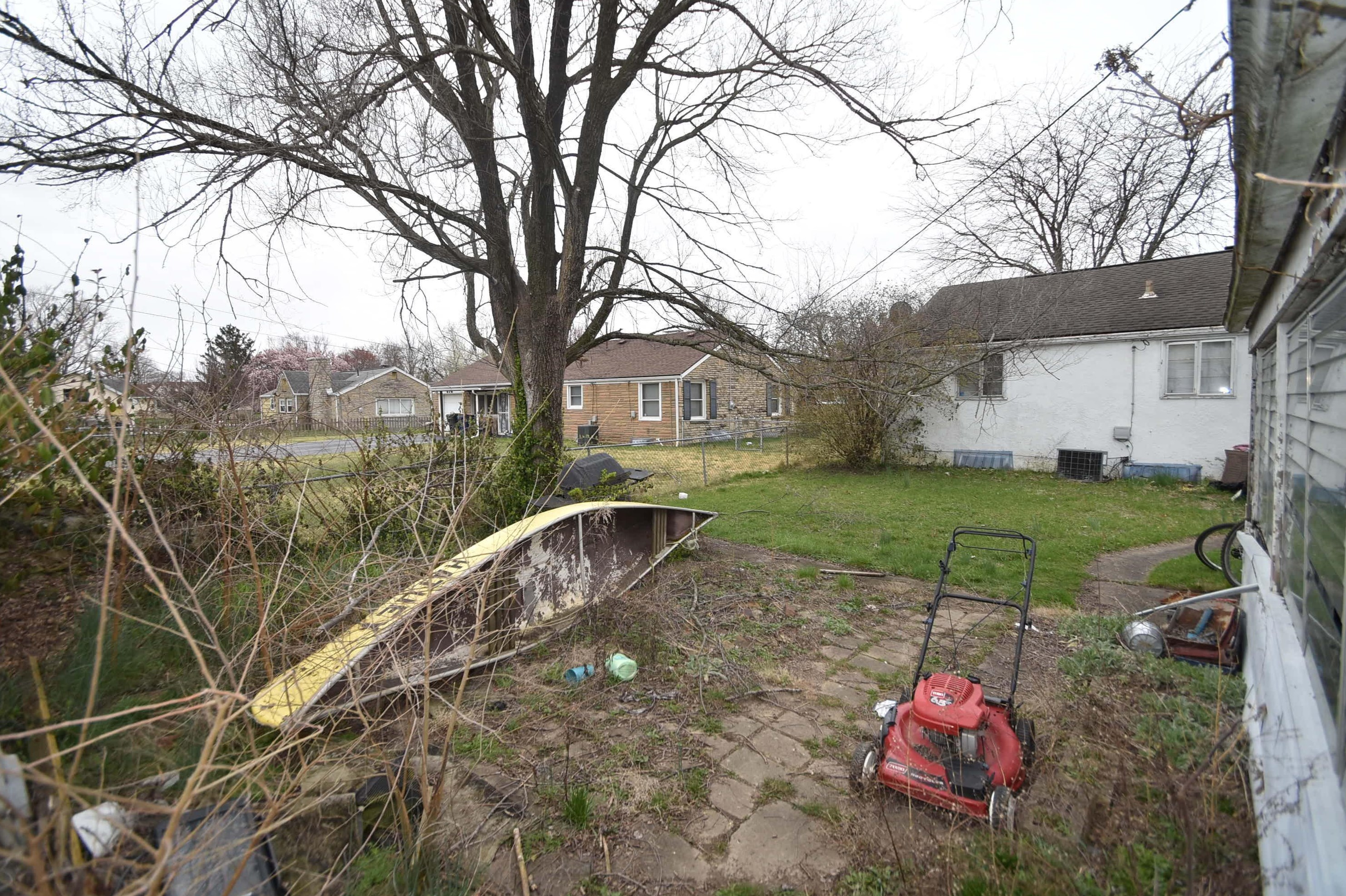 966 Pierce Ave, Columbus OH 43227-1255 exterior