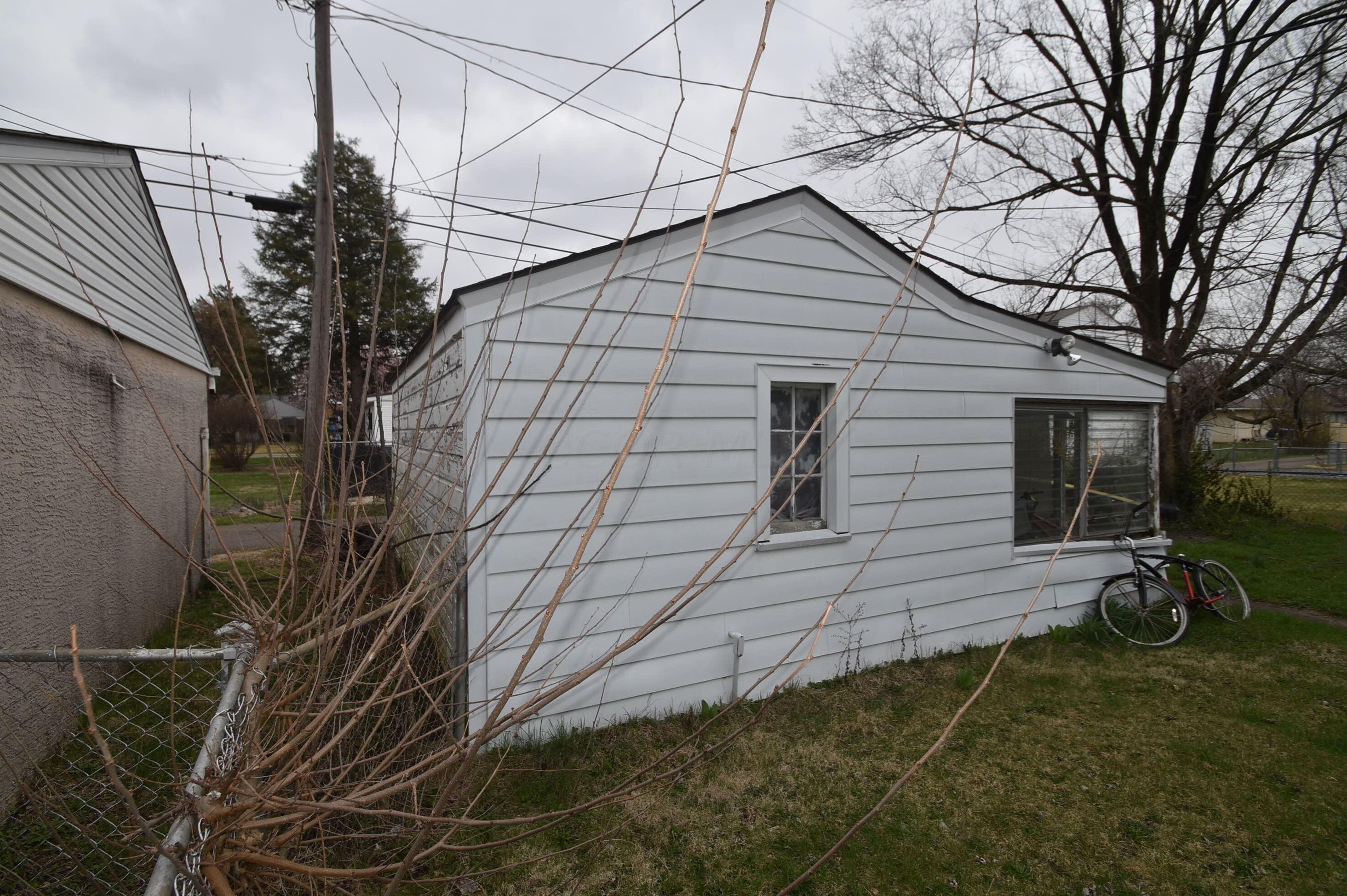 966 Pierce Ave, Columbus OH 43227-1255 exterior