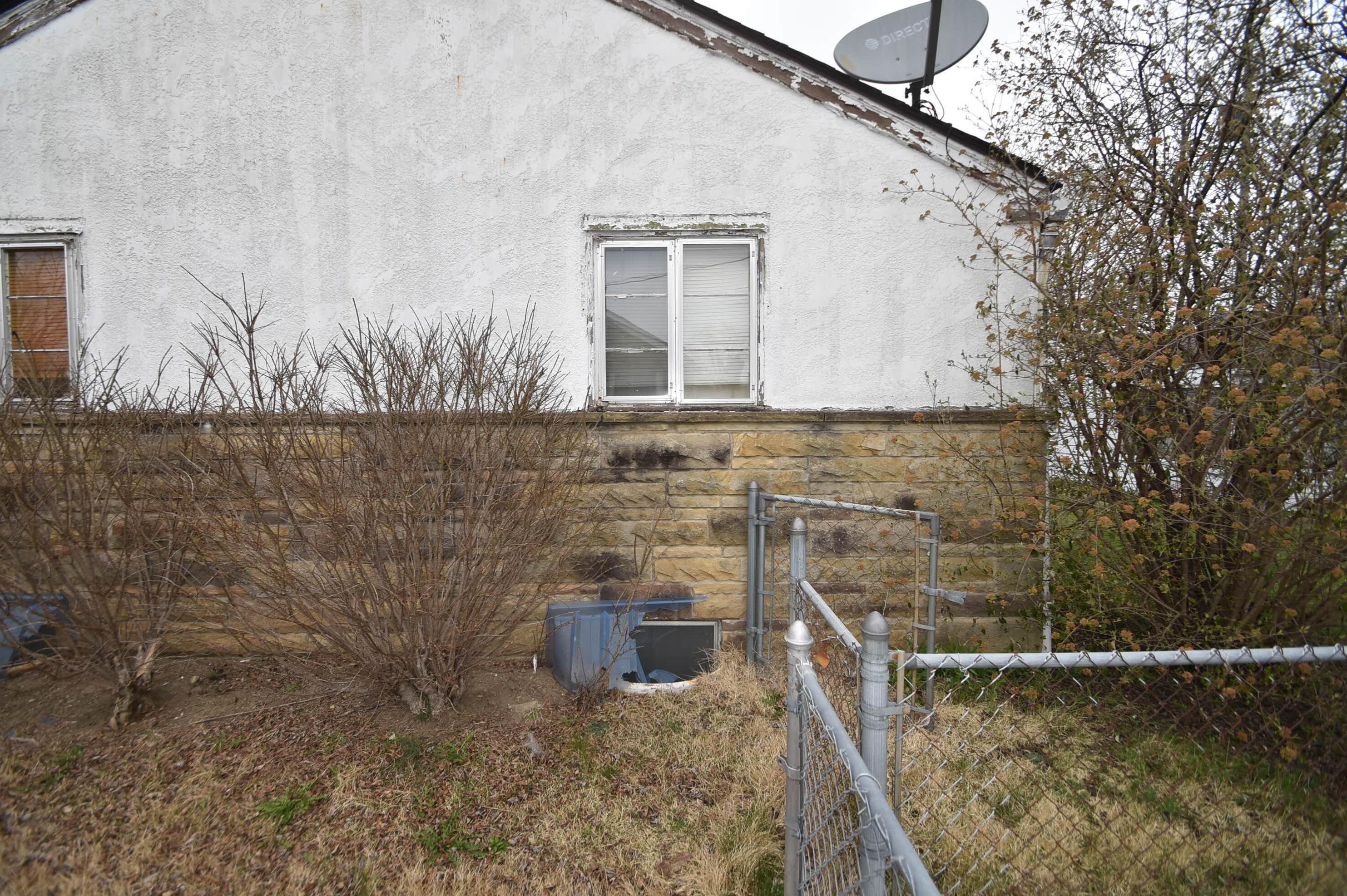 966 Pierce Ave, Columbus OH 43227-1255 exterior