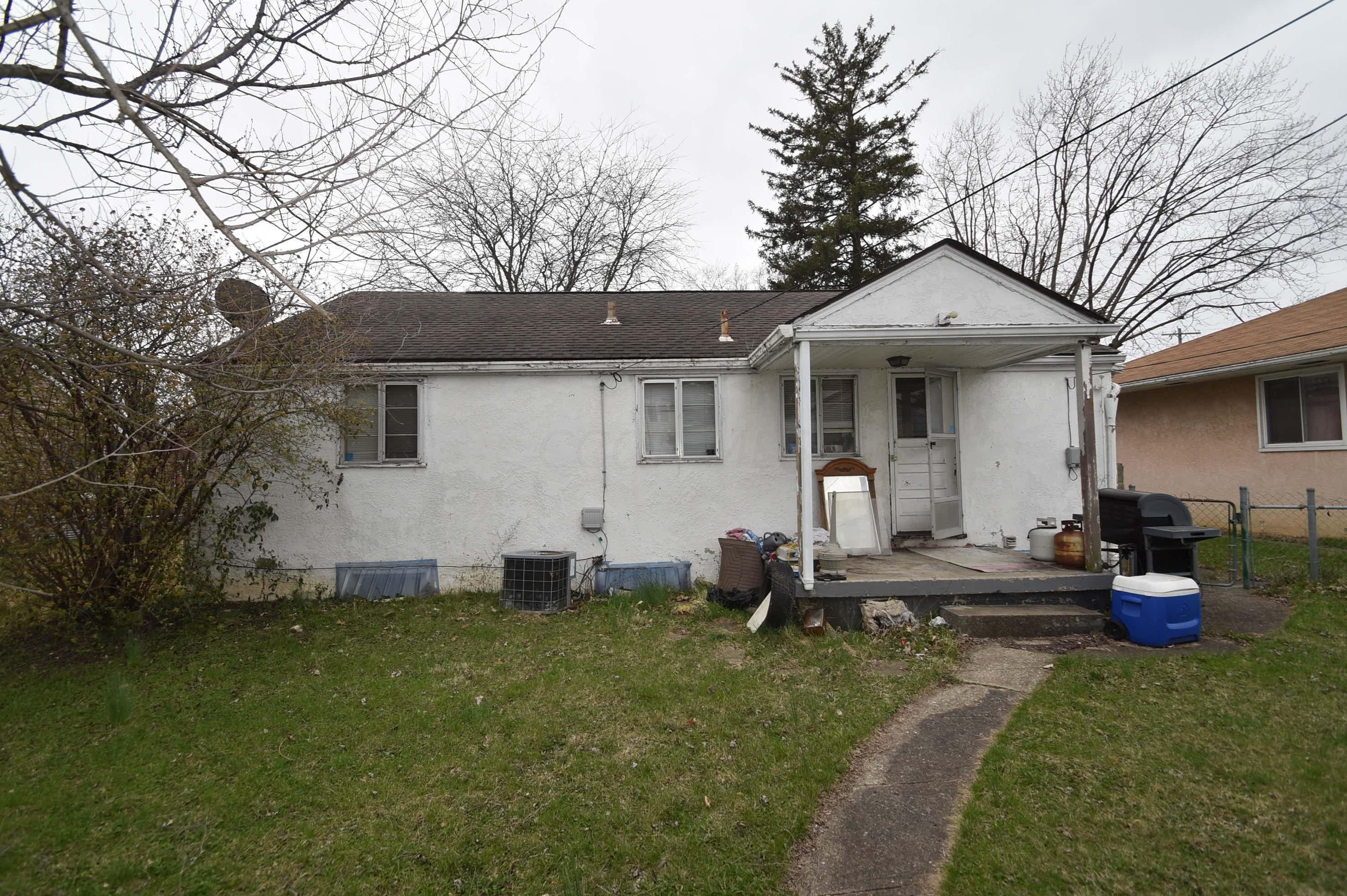 966 Pierce Ave, Columbus, OH 43227-1255