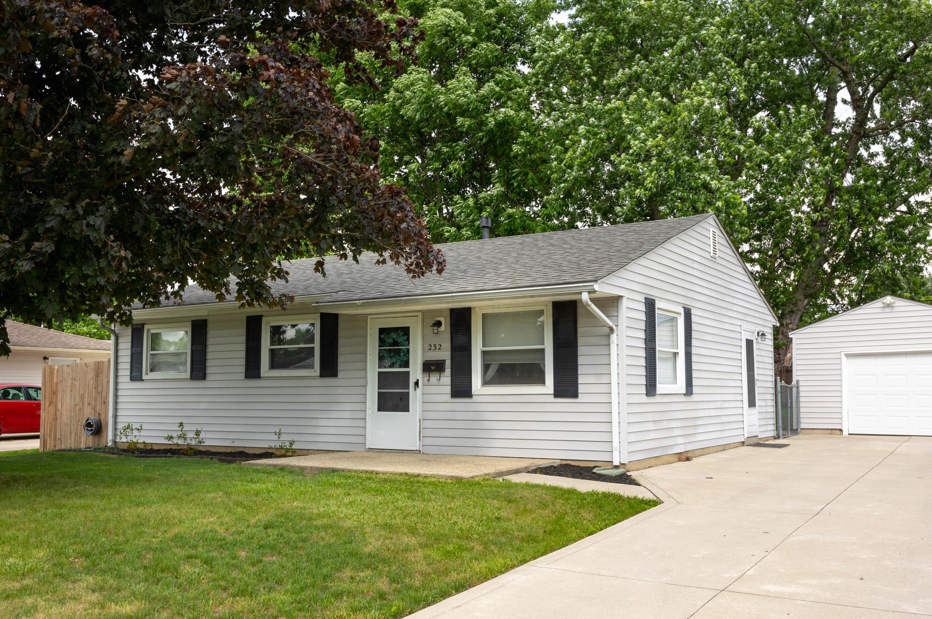 232 Redmond Rd, Columbus OH 43228-2202 exterior