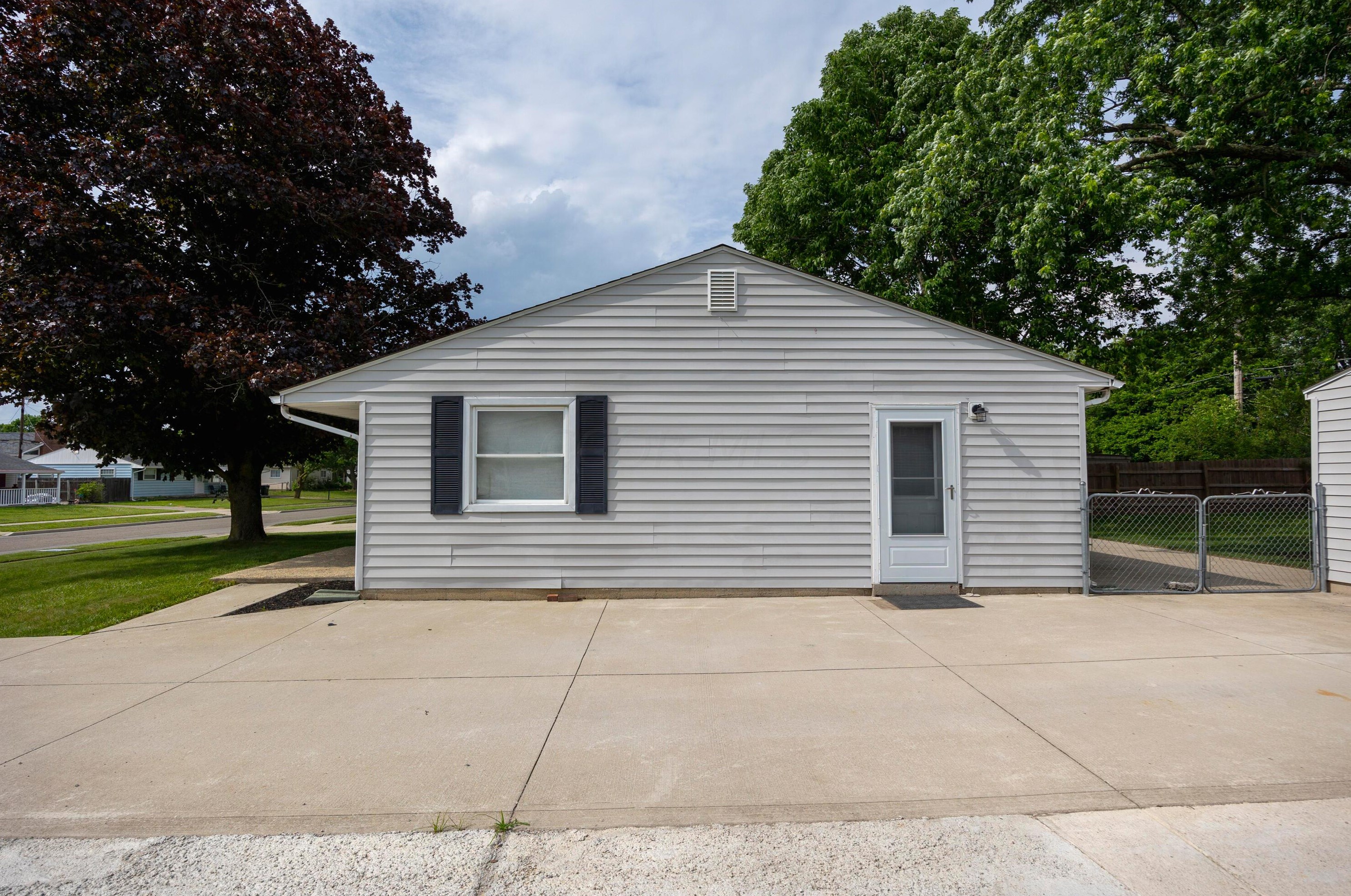 232 Redmond Rd, Columbus OH 43228-2202 exterior