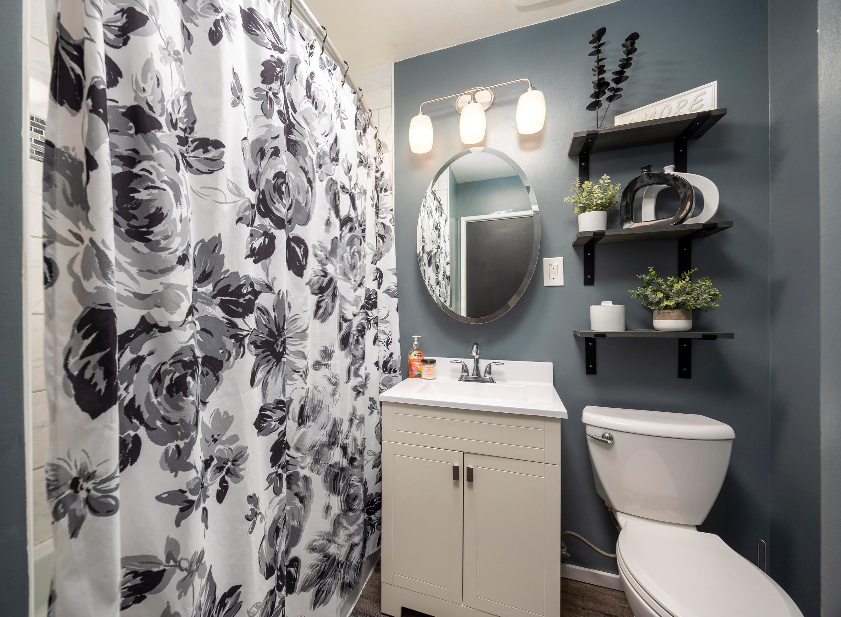 232 Redmond Rd, Columbus OH 43228-2202 exterior