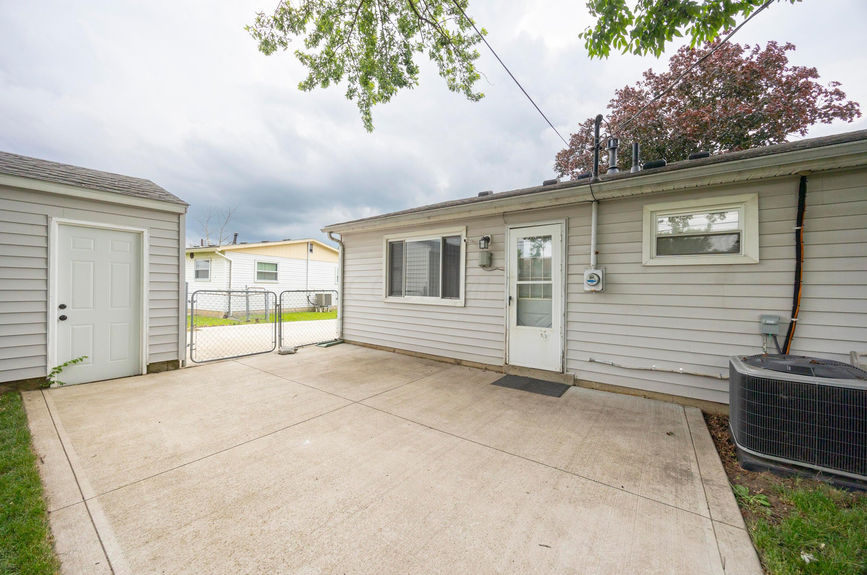 232 Redmond Rd, Columbus OH 43228-2202 exterior