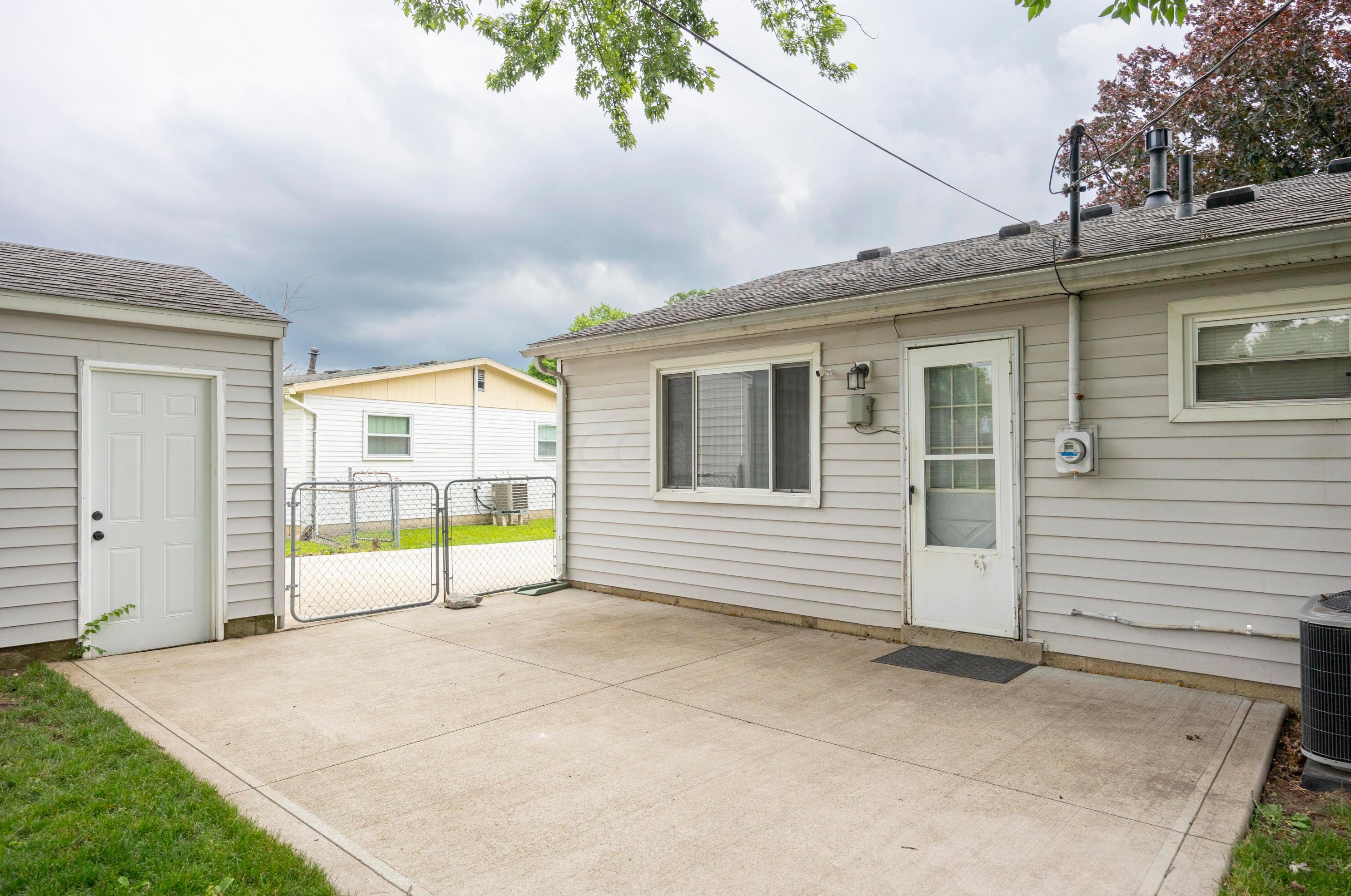 232 Redmond Rd, Columbus OH 43228-2202 exterior