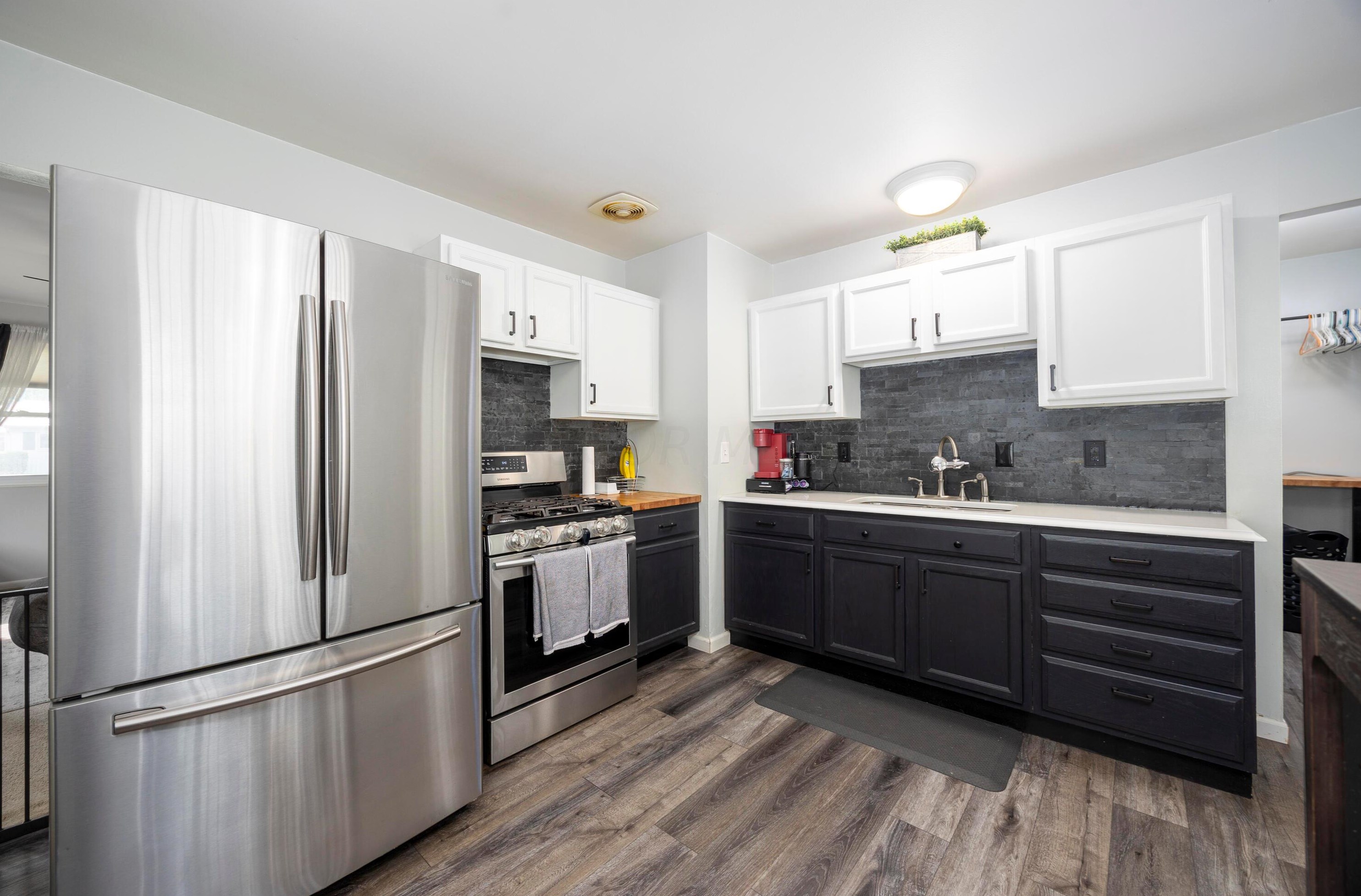 232 Redmond Rd, Columbus OH 43228-2202 exterior