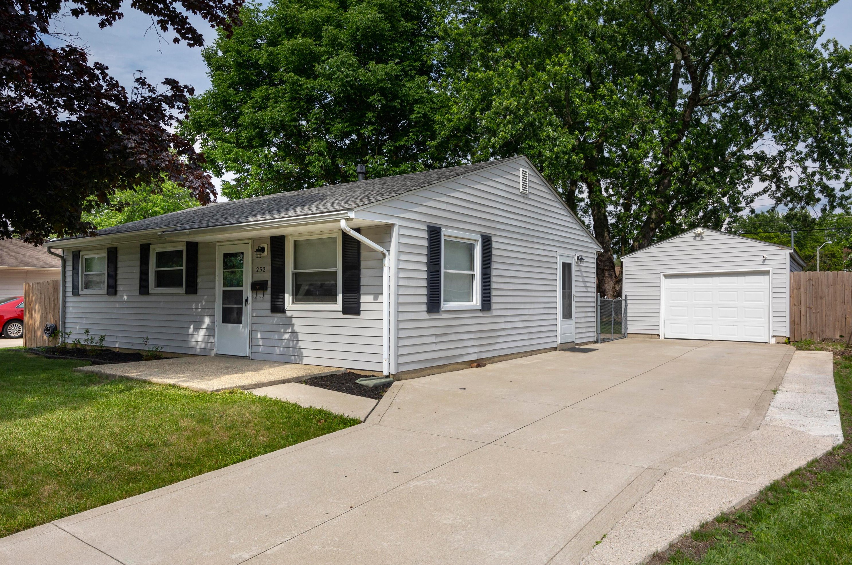 232 Redmond Rd, Columbus OH 43228-2202 exterior